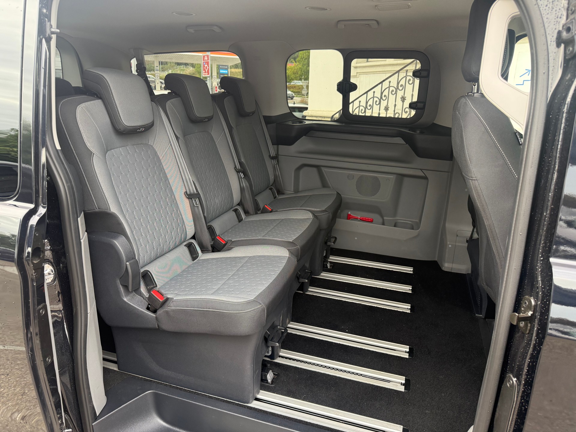 FORD Tourneo Bus 340 L1H1 PHEV Titanium-image-9