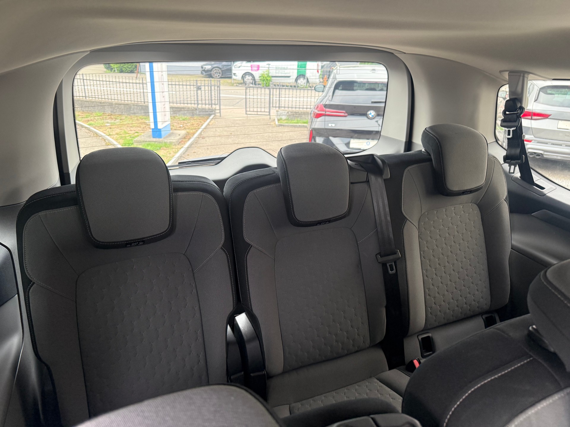 FORD Tourneo Bus 340 L1H1 PHEV Titanium-image-10