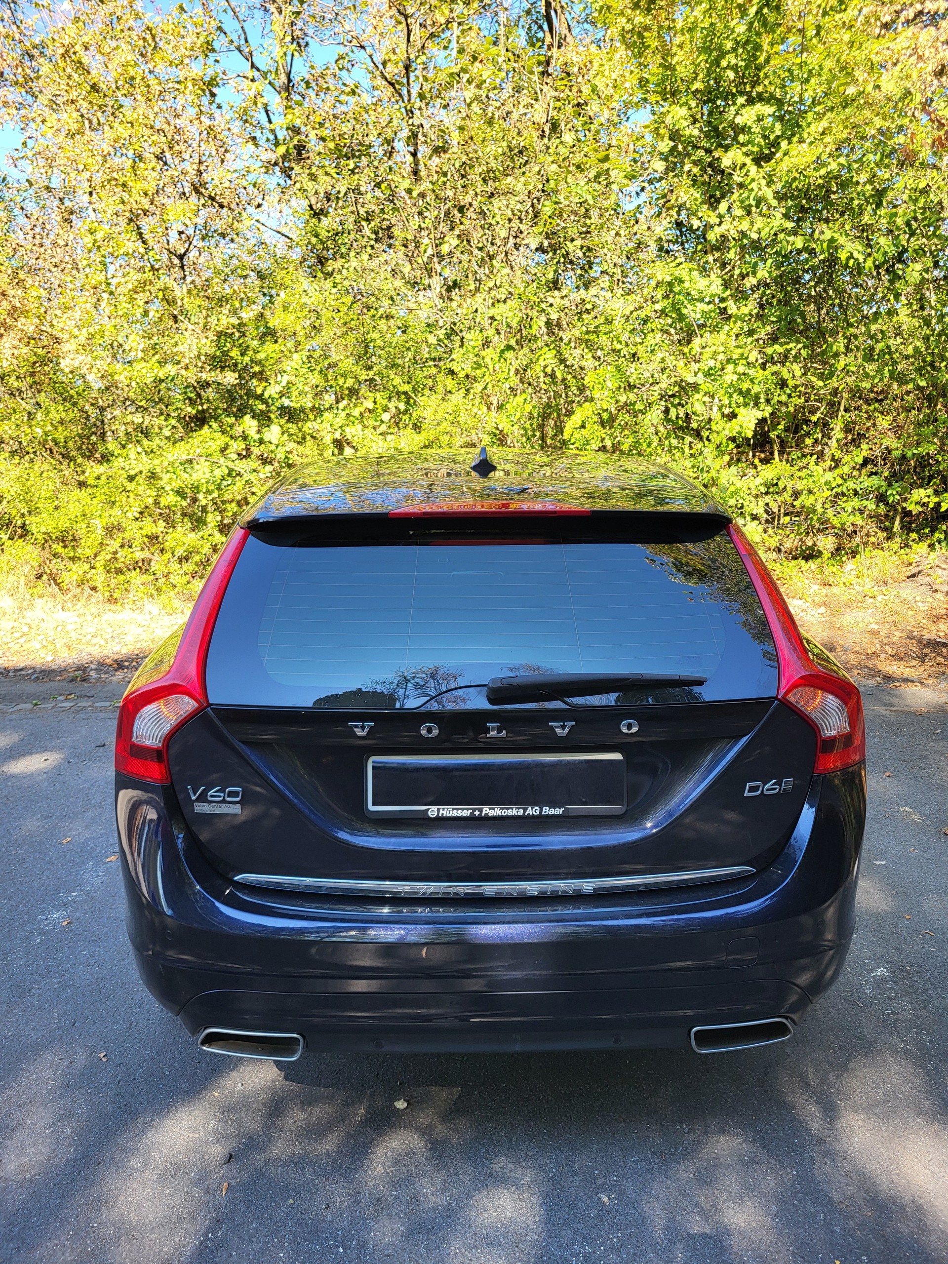 VOLVO V60 D6 AWD Plug-in-Hybrid Summum Automatik-image-2