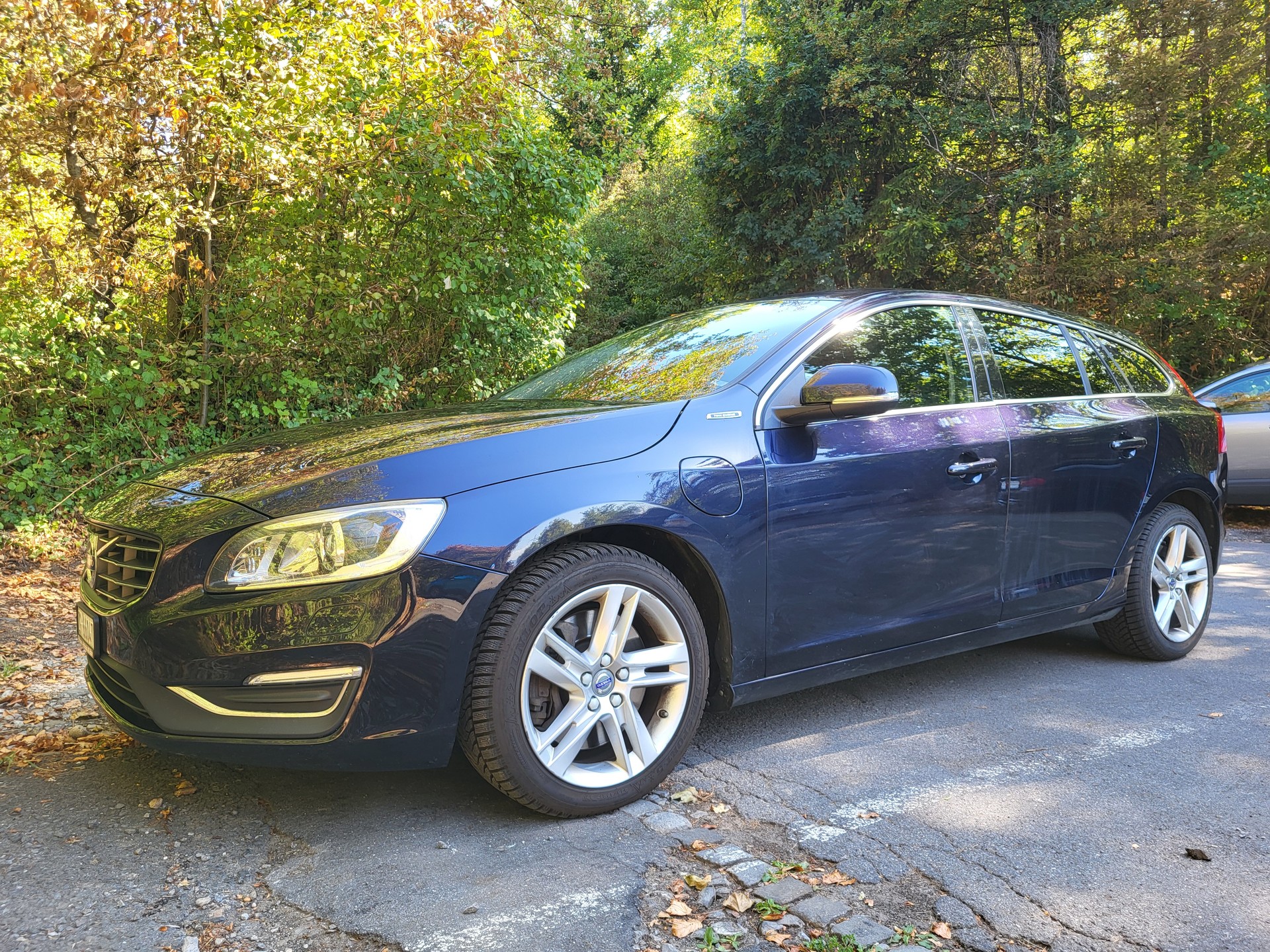 VOLVO V60 D6 AWD Plug-in-Hybrid Summum Automatik-image-0