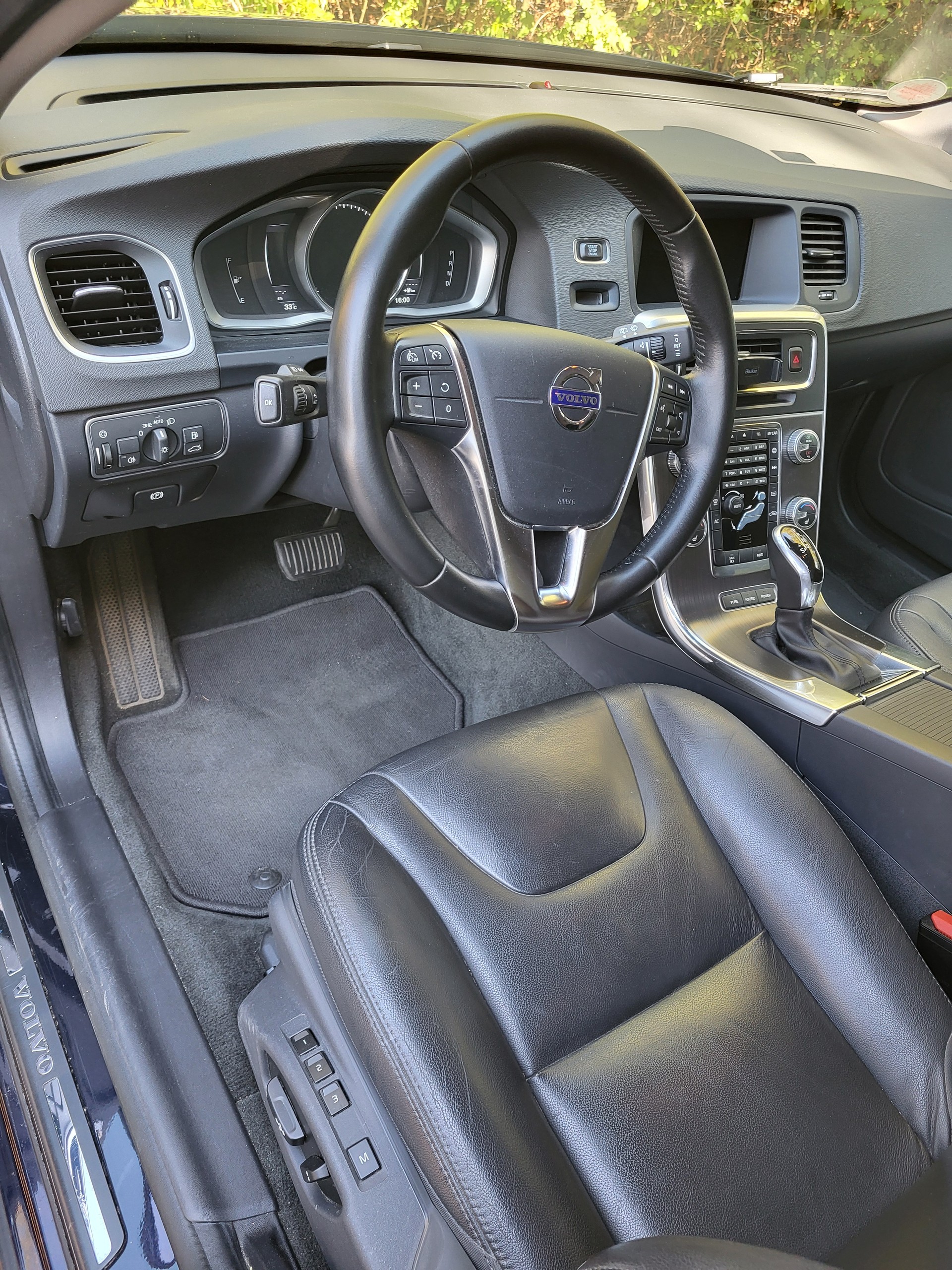 VOLVO V60 D6 AWD Plug-in-Hybrid Summum Automatik-image-3