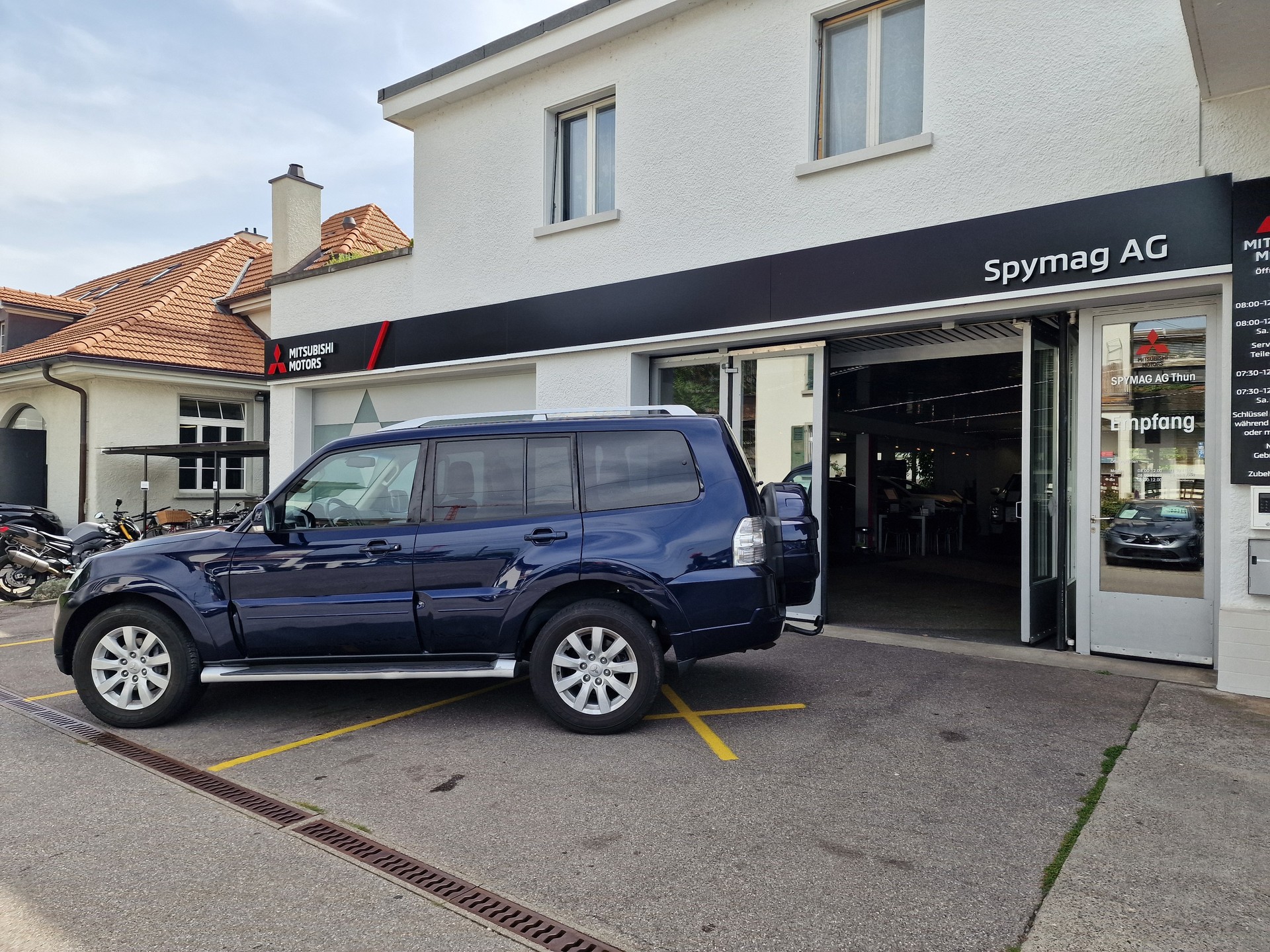 MITSUBISHI Pajero 3.2 DI-D Instyle Automatic-image-3