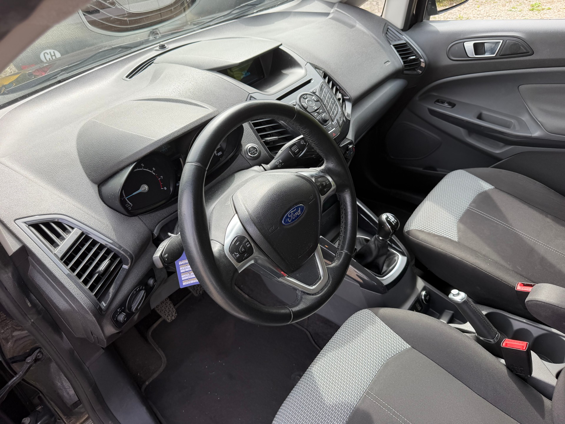 FORD EcoSport 1.0 SCTi Titanium-image-9