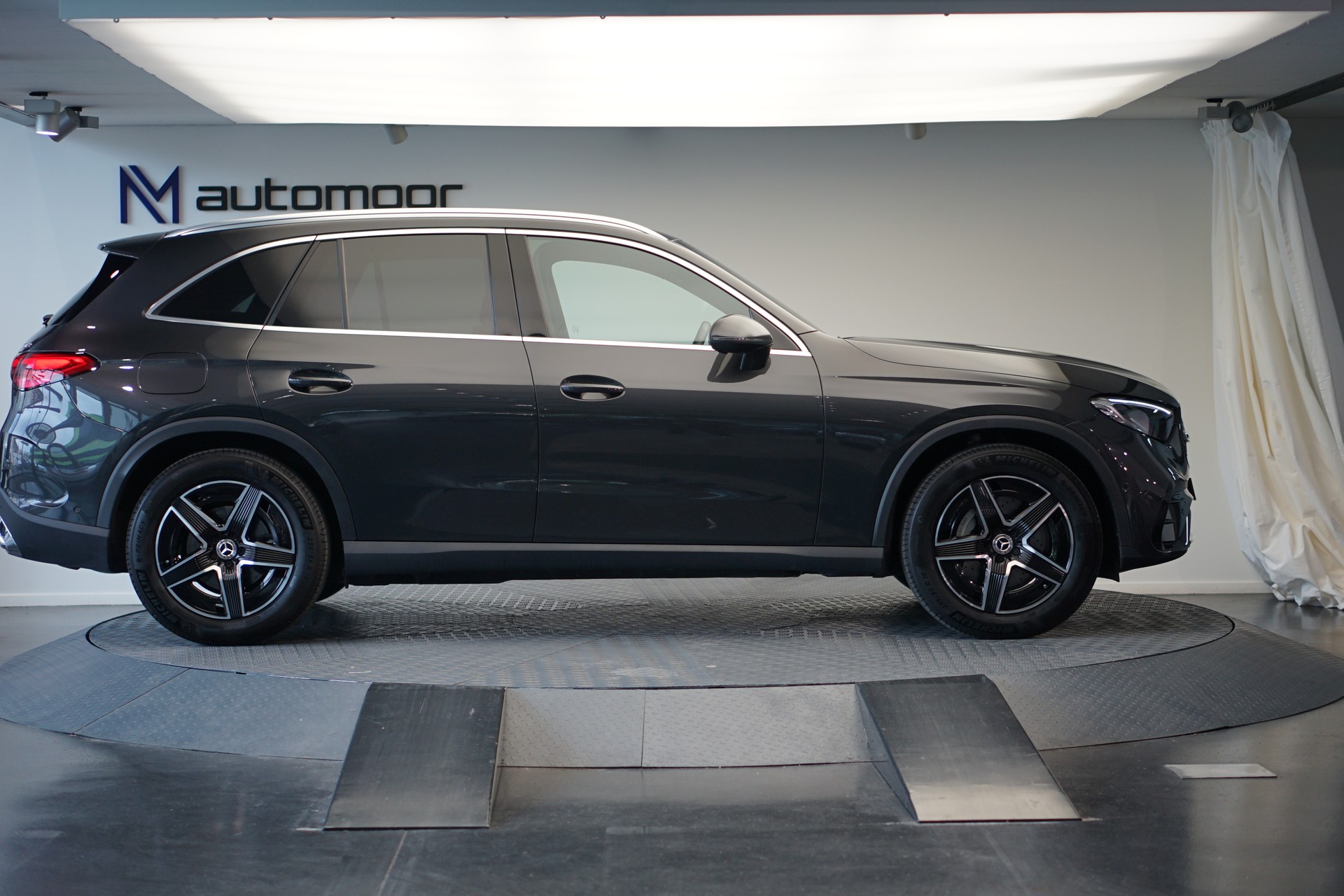 MERCEDES-BENZ GLC 200 4Matic 9G-Tronic AMG Line *AHK* *Panorama* *Assistenzpaket*-image-3