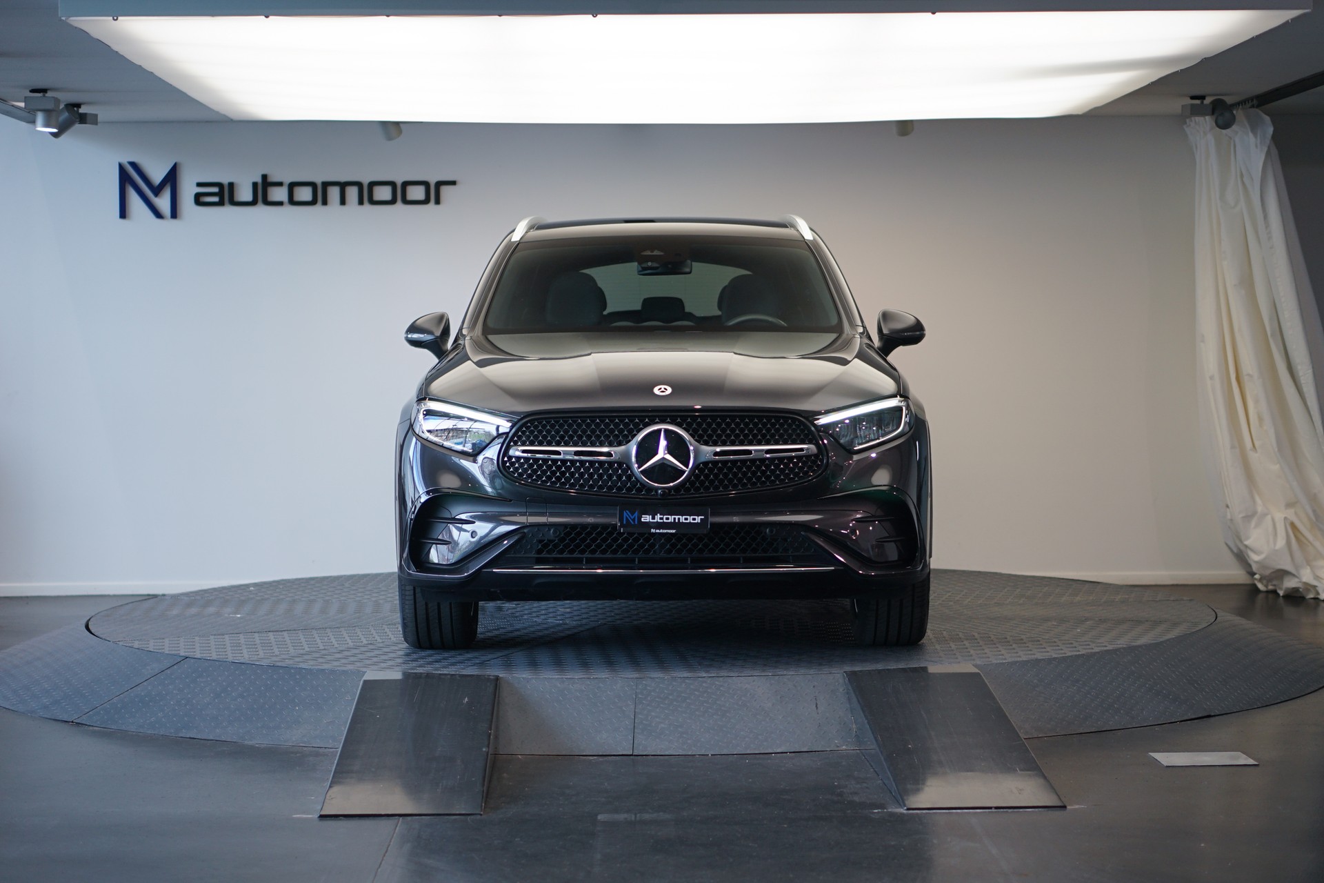 MERCEDES-BENZ GLC 200 4Matic 9G-Tronic AMG Line *AHK* *Panorama* *Assistenzpaket*-showroom-element-1