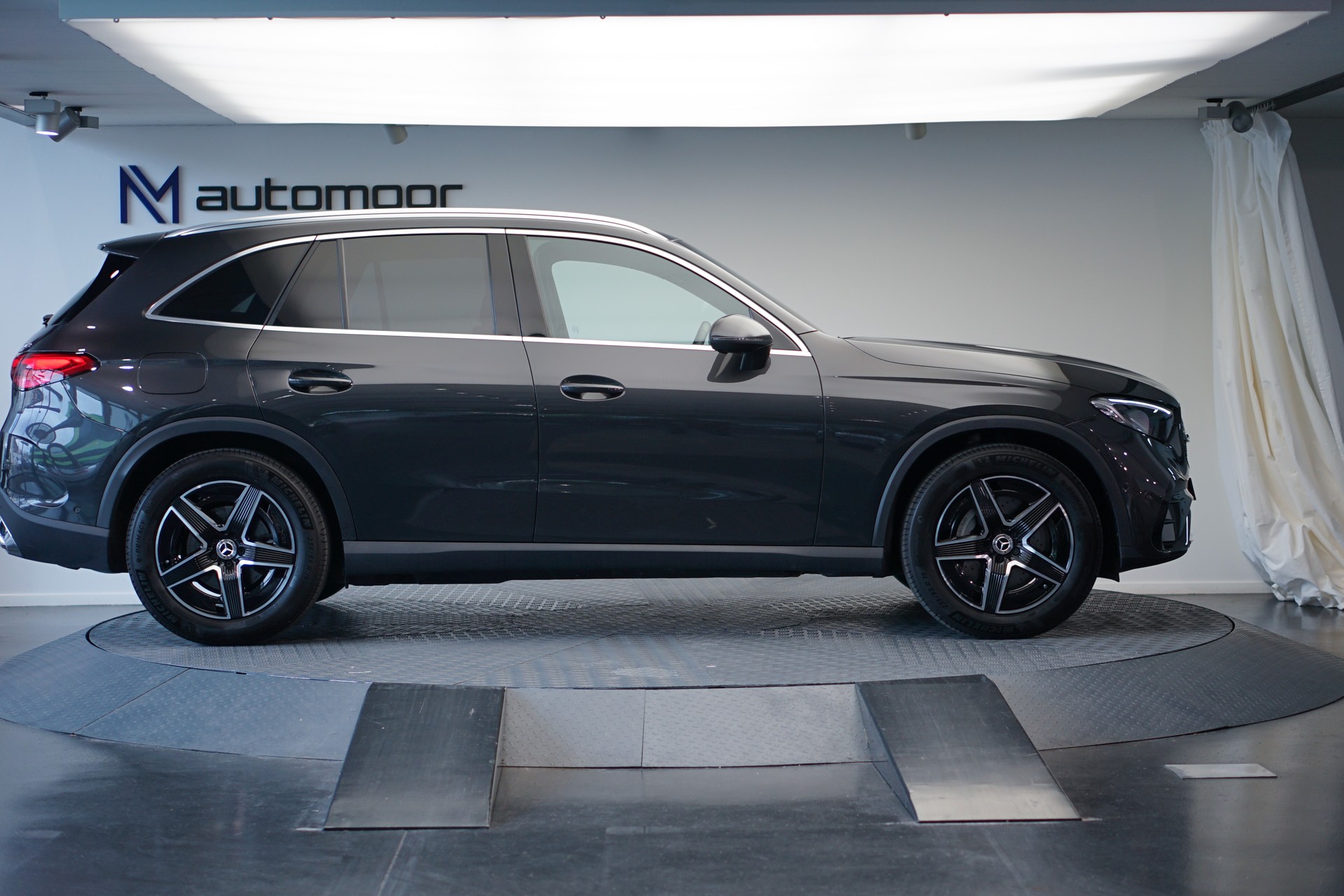 MERCEDES-BENZ GLC 200 4Matic 9G-Tronic AMG Line *AHK* *Panorama* *Assistenzpaket*-showroom-element-3