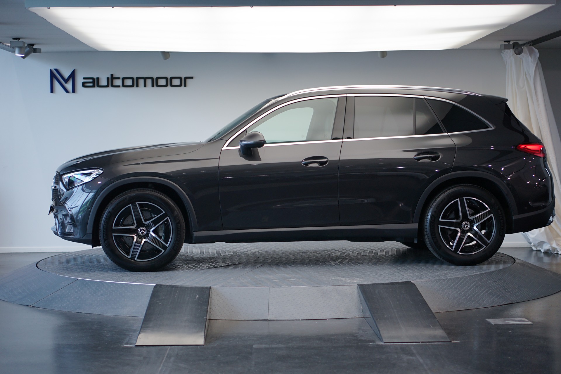 MERCEDES-BENZ GLC 200 4Matic 9G-Tronic AMG Line *AHK* *Panorama* *Assistenzpaket*-image-7