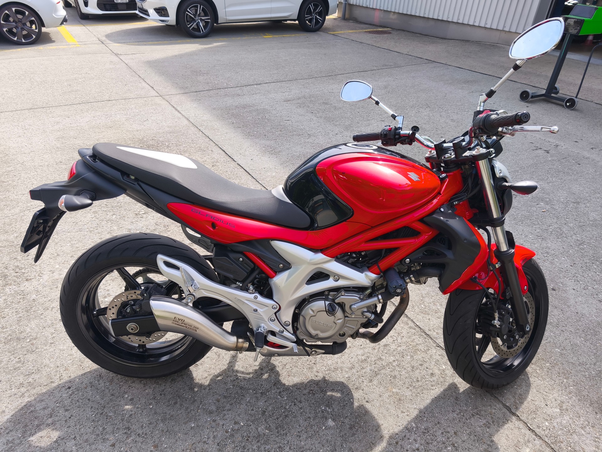 SUZUKI SFV 650 Gladius ABS-image-1