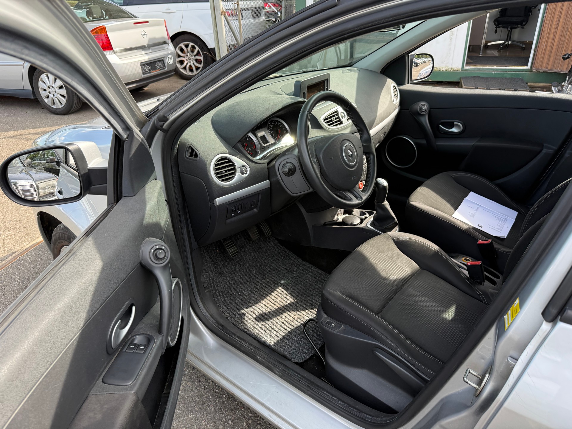 RENAULT Clio 1.2 16V Turbo Exception-image-10