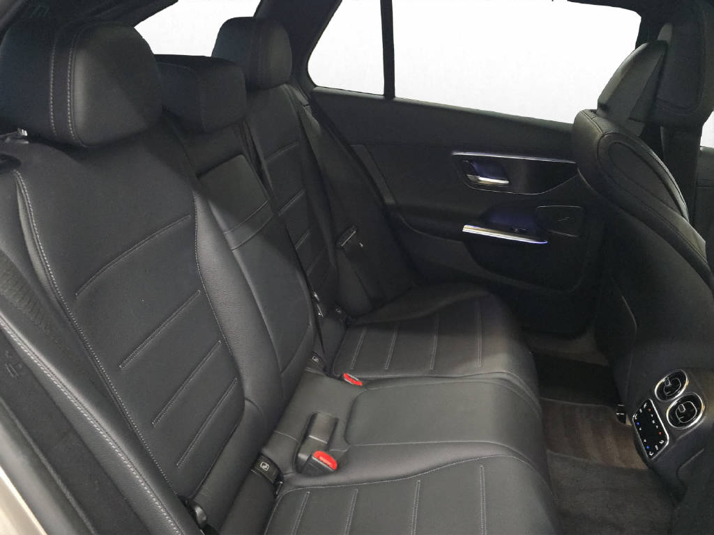 MERCEDES-BENZ C 220 d AMG Line 4Matic Swiss Star T-Modell-image-13