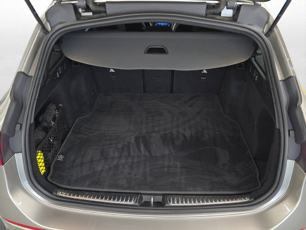MERCEDES-BENZ C 220 d AMG Line 4Matic Swiss Star T-Modell-image-8