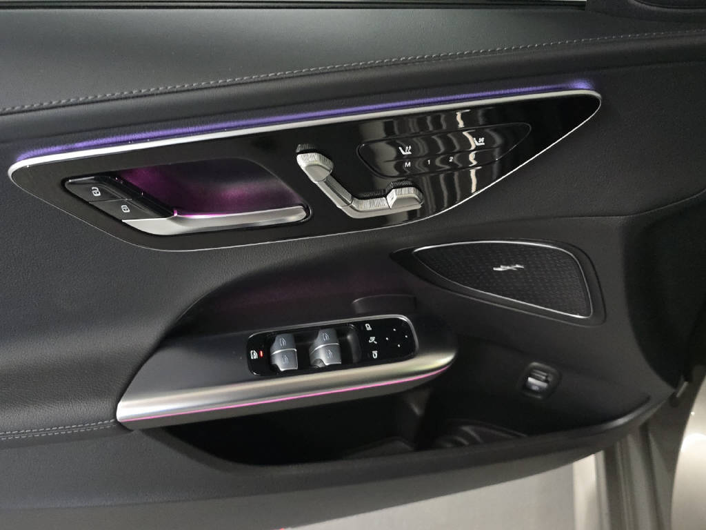 MERCEDES-BENZ C 220 d AMG Line 4Matic Swiss Star T-Modell-image-6