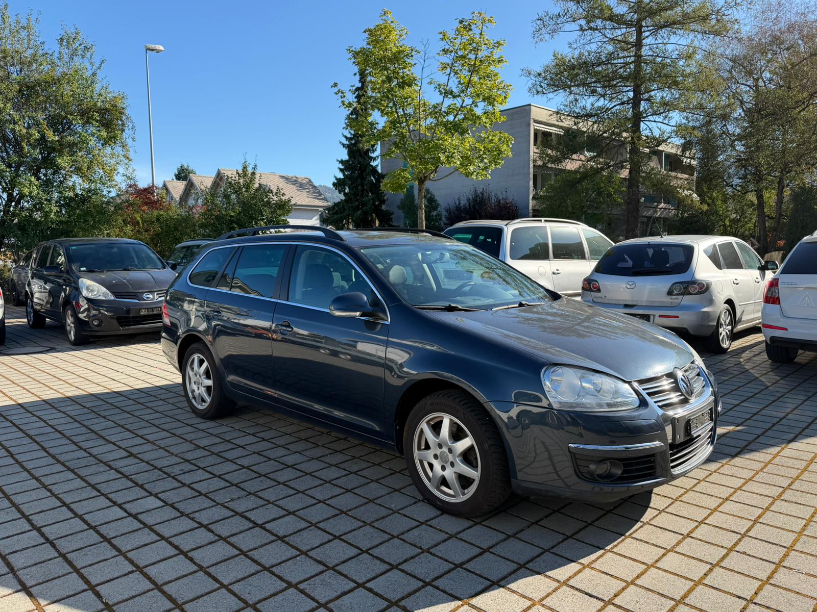 VW Golf Variant 1.9 TDI Trendline 4Motion-image-5