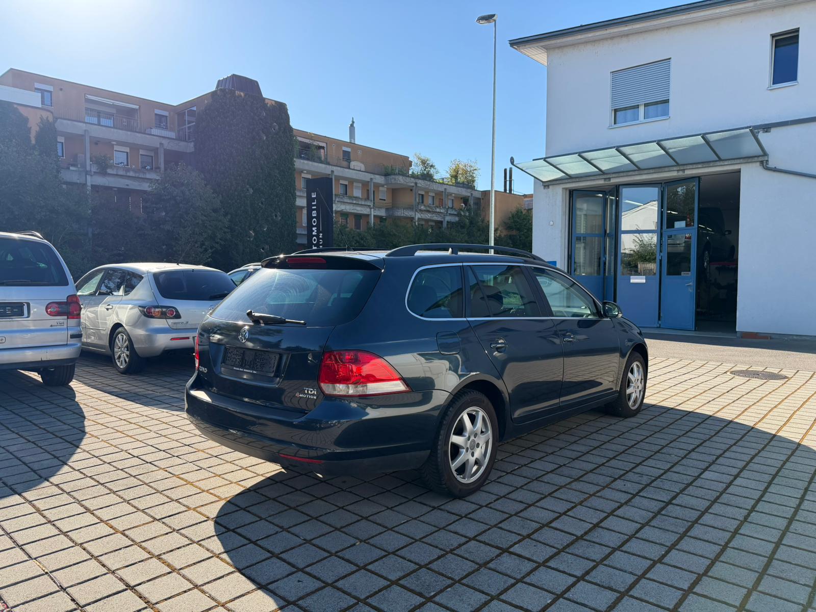 VW Golf Variant 1.9 TDI Trendline 4Motion-image-1