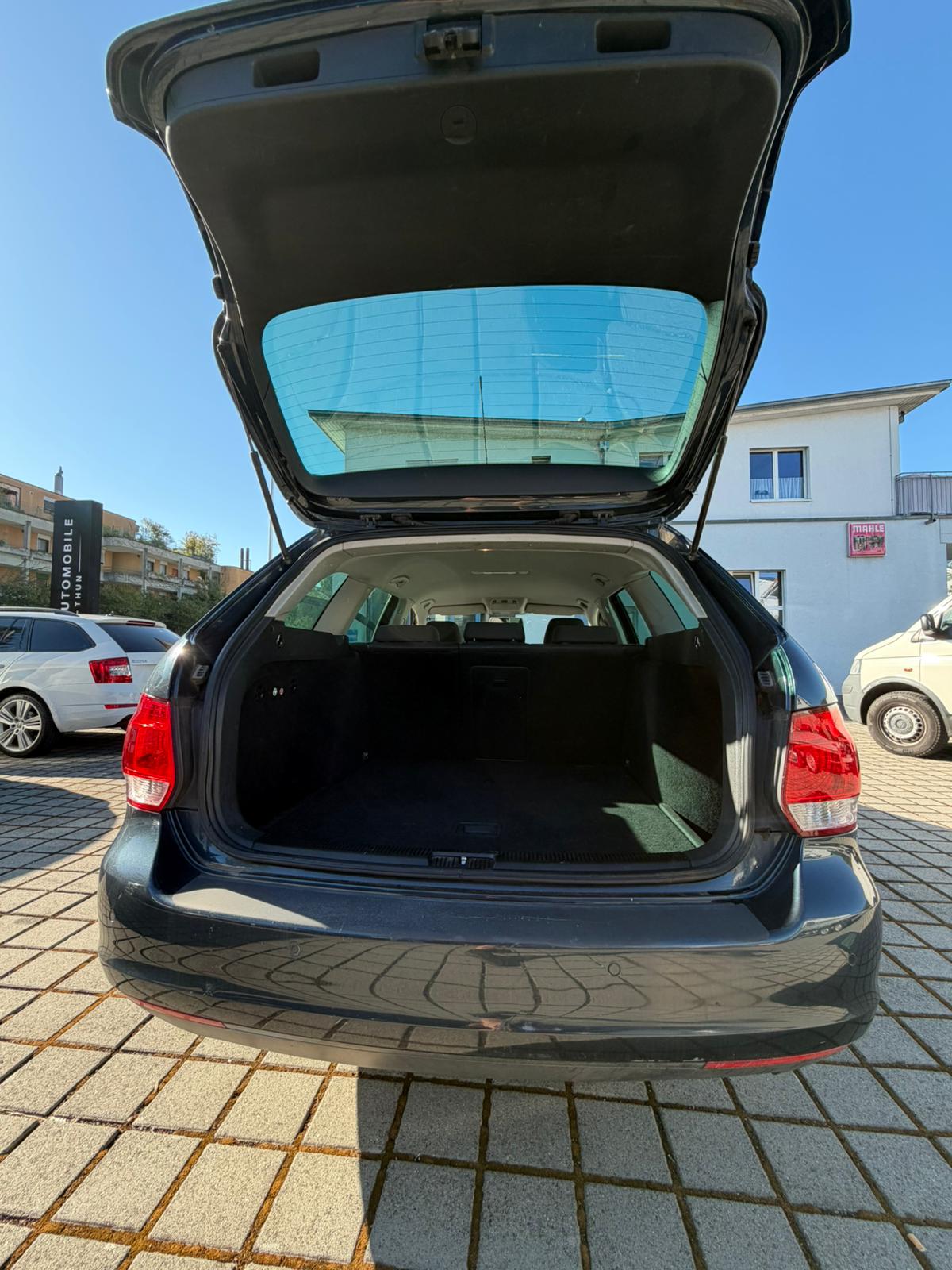 VW Golf Variant 1.9 TDI Trendline 4Motion-image-10