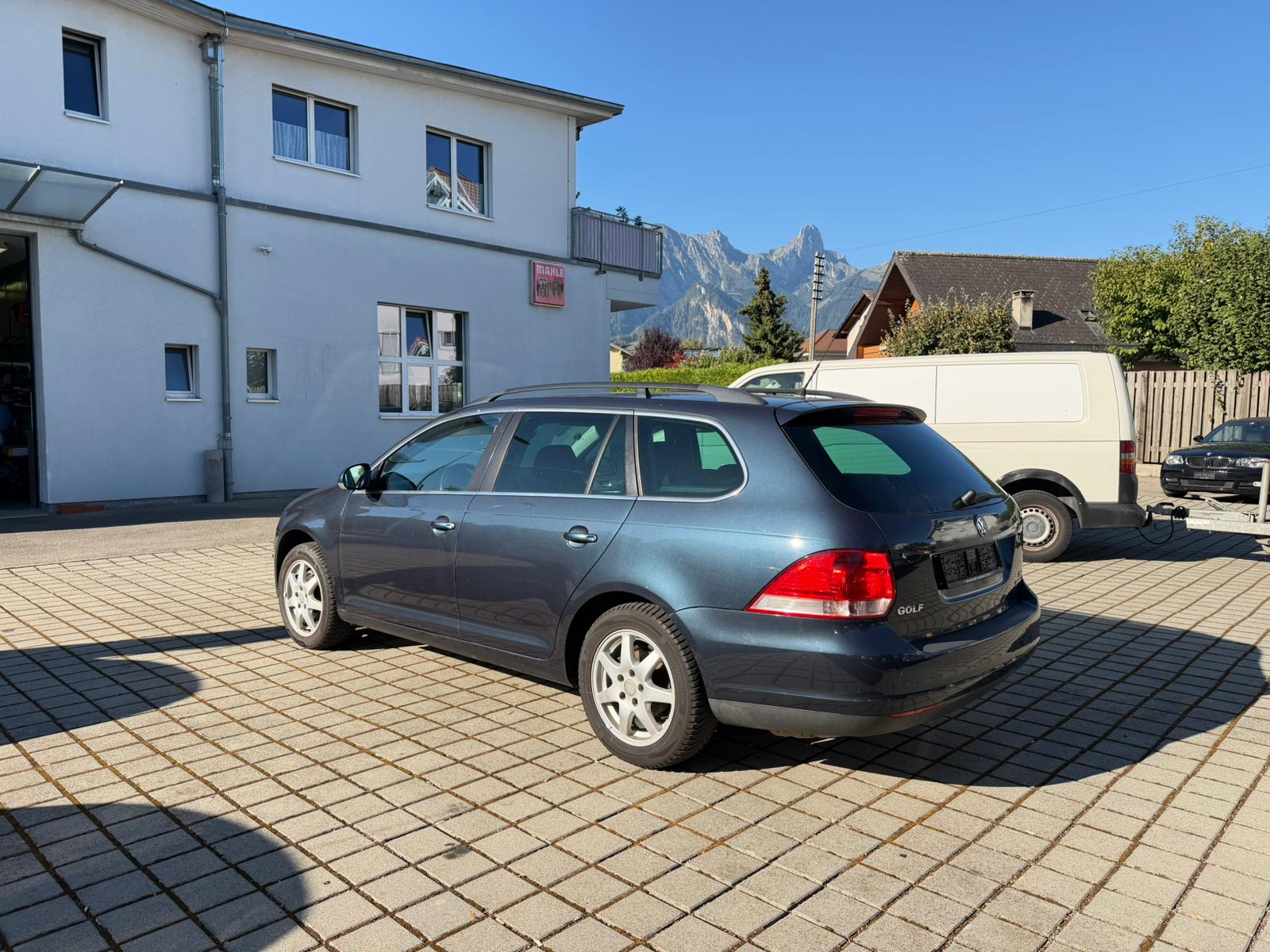 VW Golf Variant 1.9 TDI Trendline 4Motion-image-2