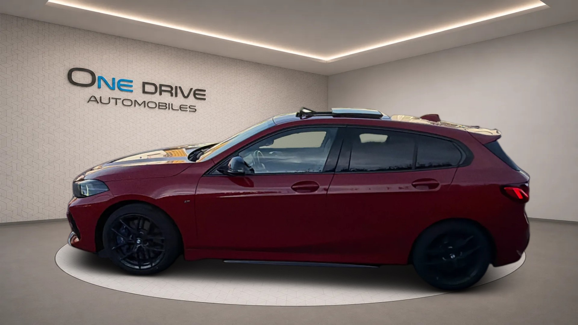 BMW M135i xDrive Steptronic-image-4