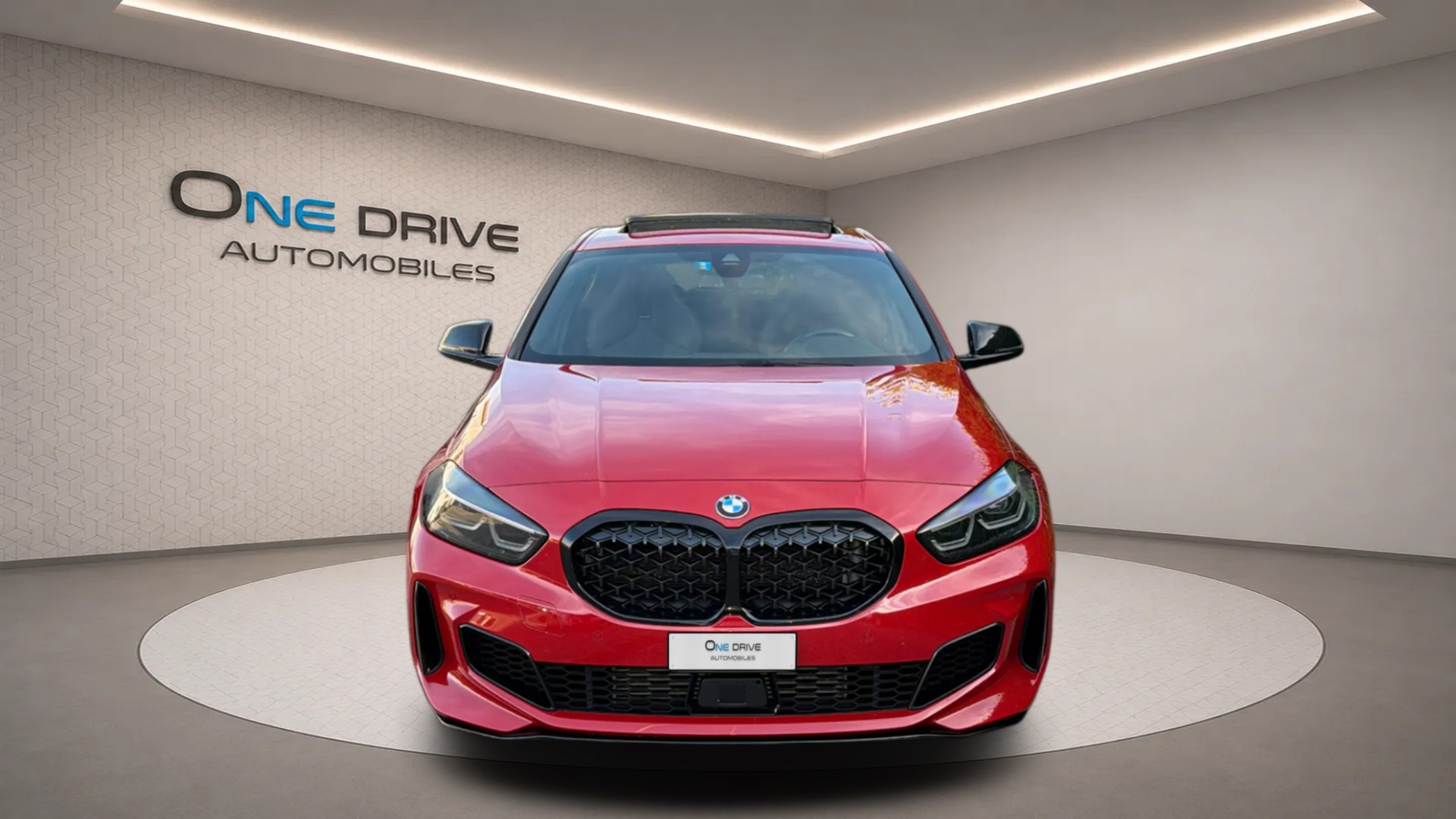BMW M135i xDrive Steptronic-image-0