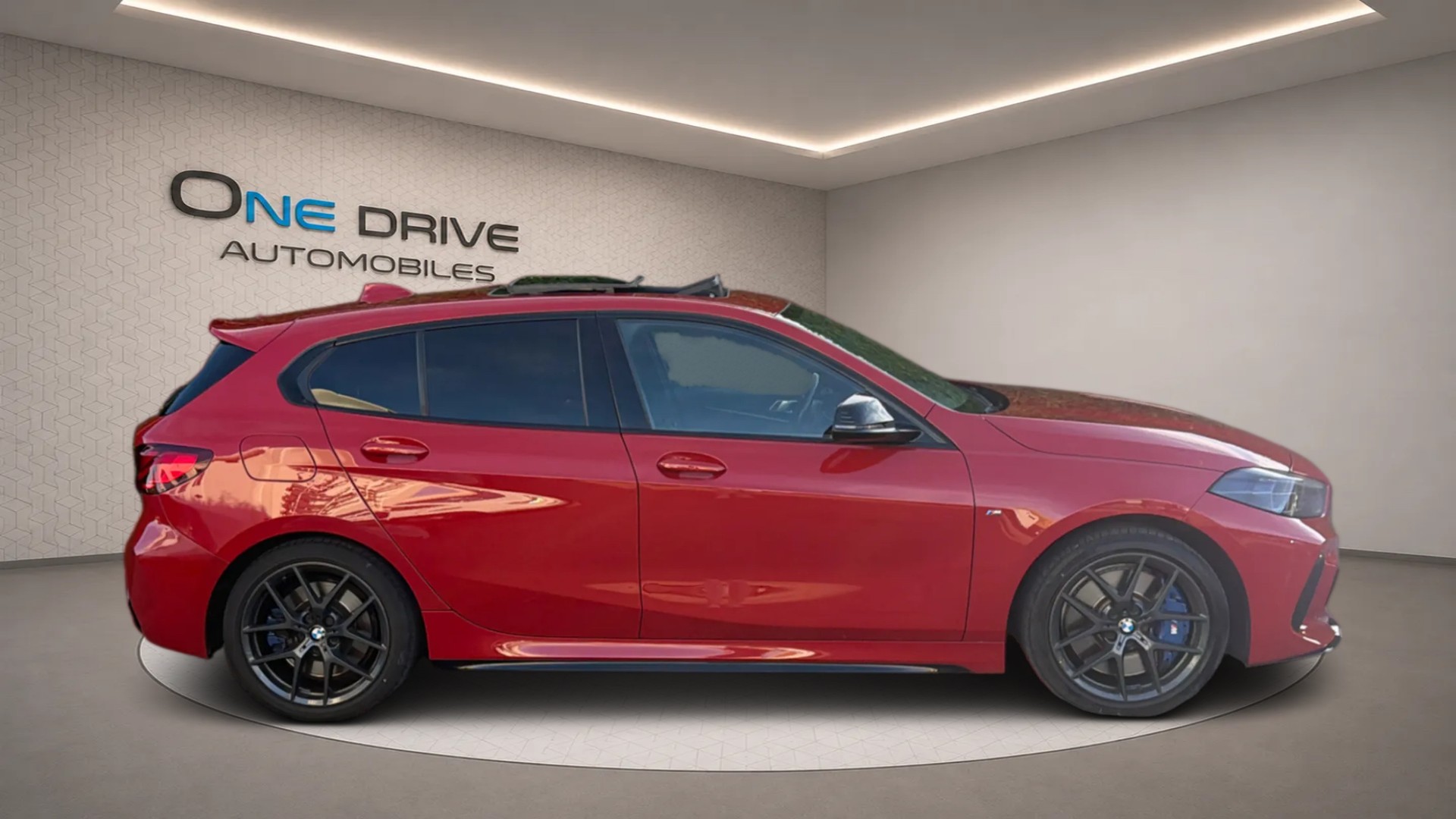 BMW M135i xDrive Steptronic-image-3