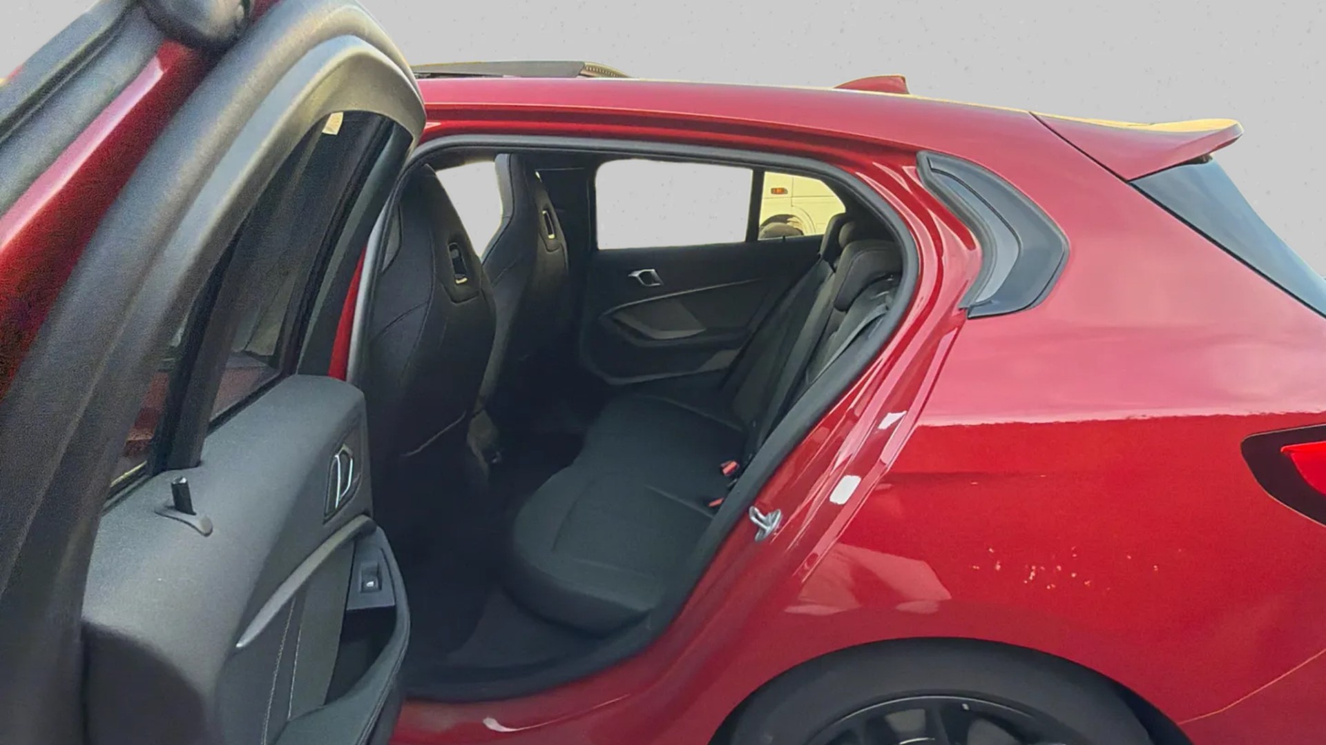 BMW M135i xDrive Steptronic-image-11