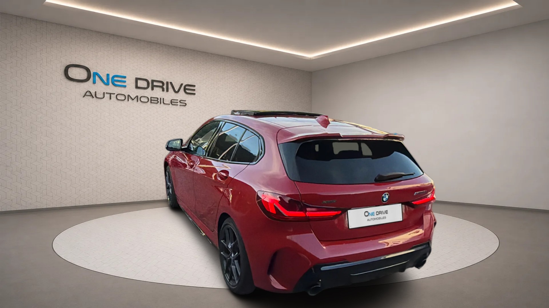 BMW M135i xDrive Steptronic-image-5