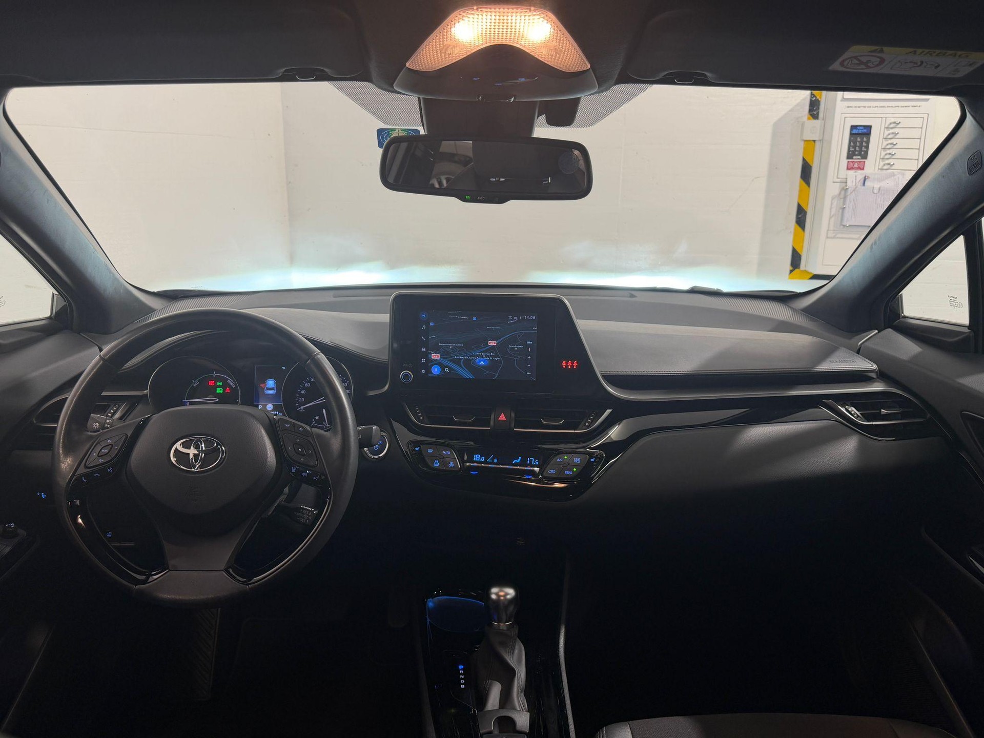TOYOTA C-HR 1.8 VVTi HSD Comfort-image-8