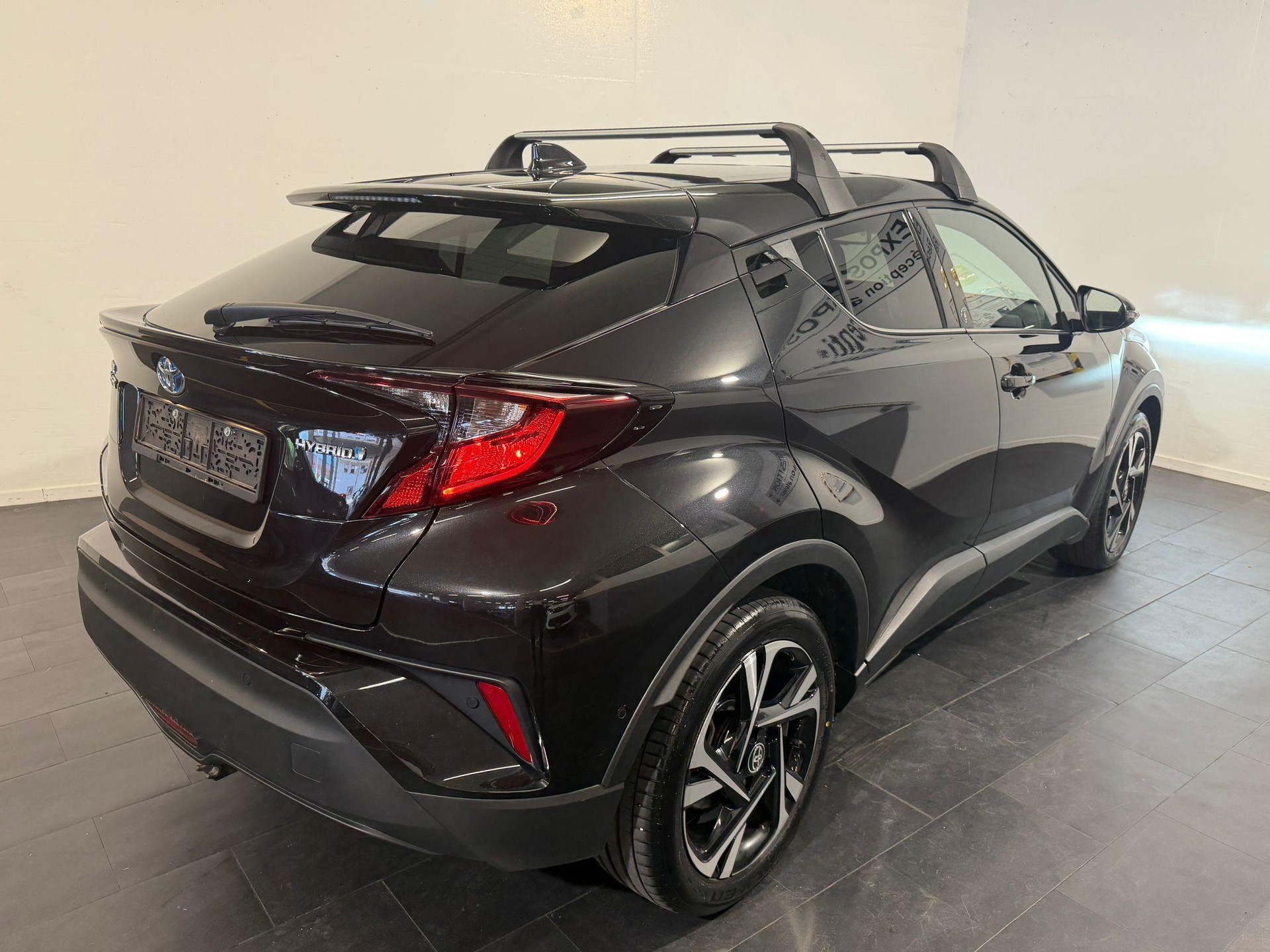 TOYOTA C-HR 1.8 VVTi HSD Comfort-image-1