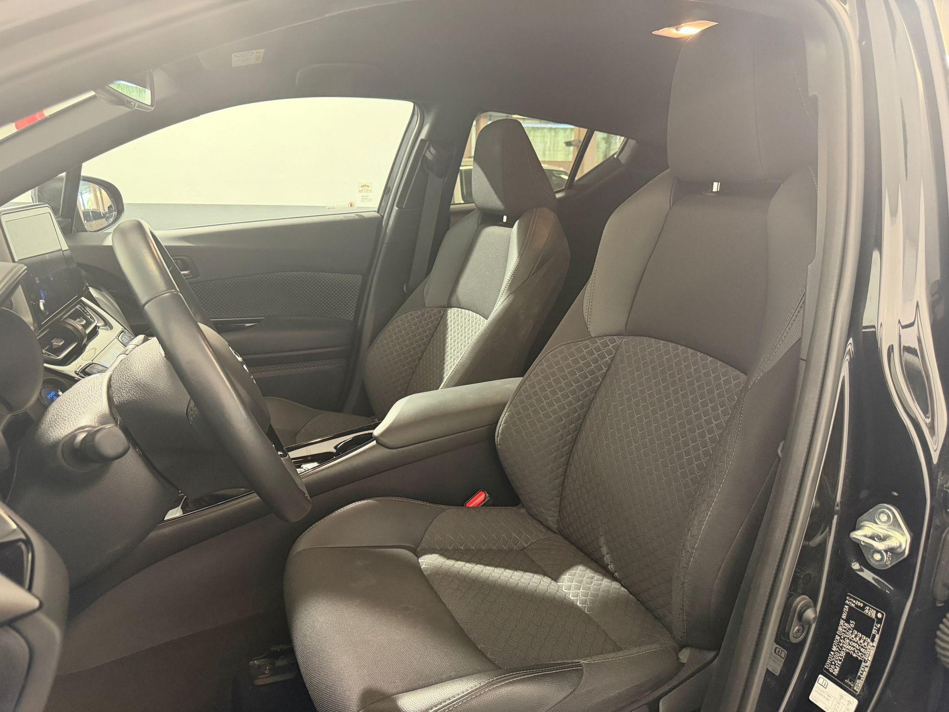 TOYOTA C-HR 1.8 VVTi HSD Comfort-image-2