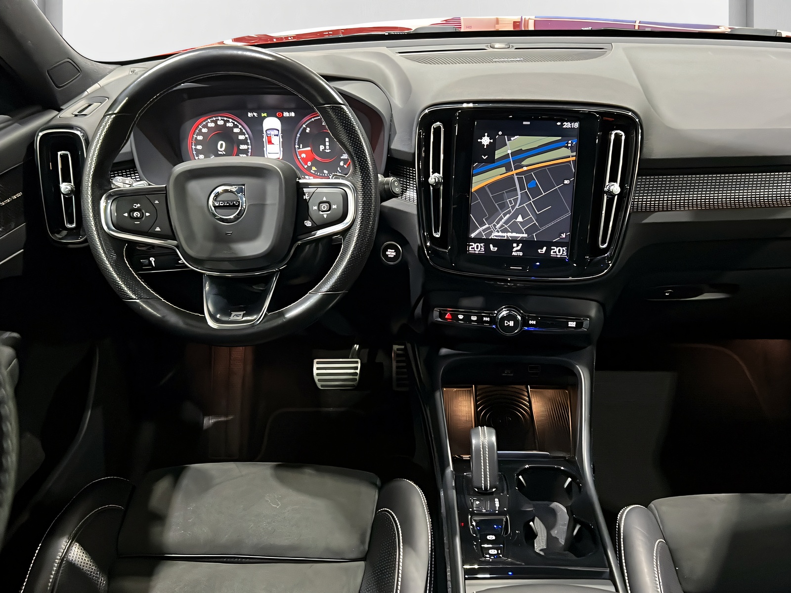 VOLVO XC40 D4 AWD R-Design Geartronic**Sthz,AHK,Panodach,360 Kamera,Frisch ab MFK**-image-8