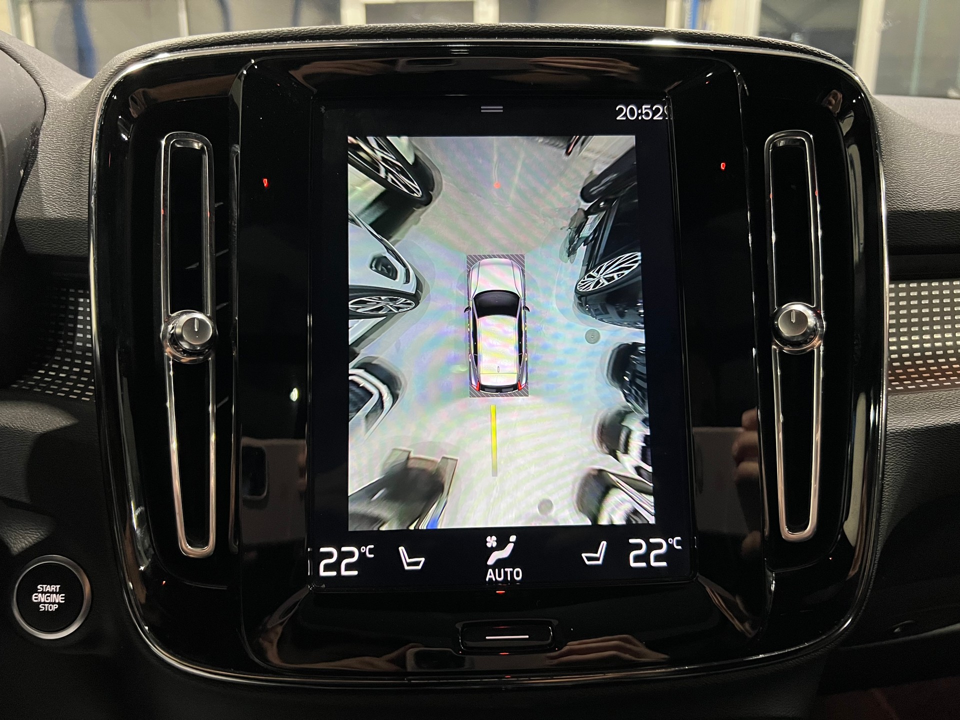 VOLVO XC40 D4 AWD R-Design Geartronic**Sthz,AHK,Panodach,360 Kamera,Frisch ab MFK**-image-11