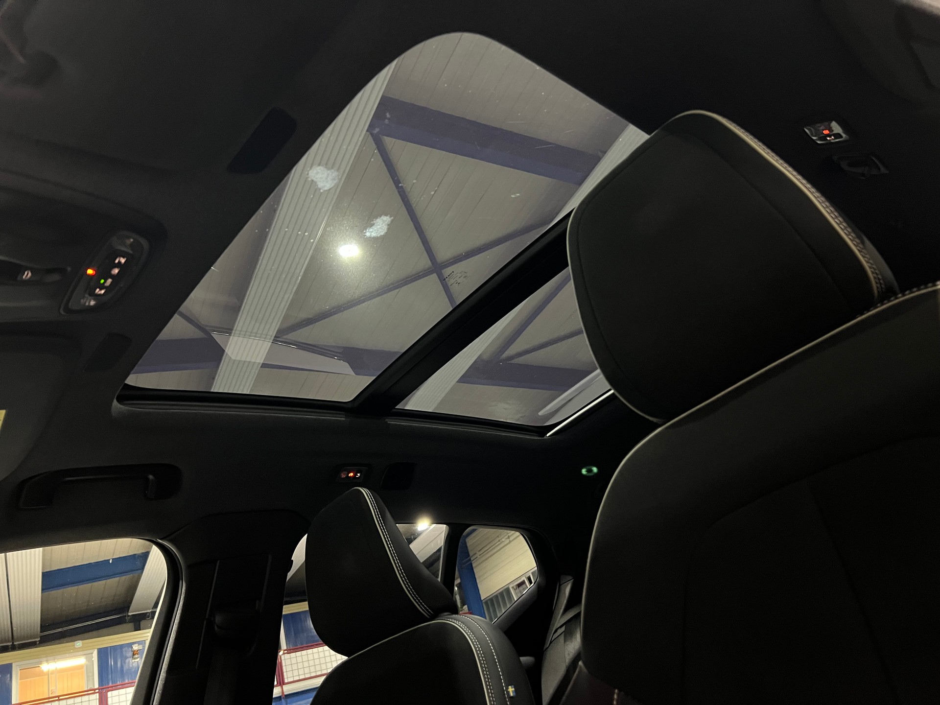 VOLVO XC40 D4 AWD R-Design Geartronic**Sthz,AHK,Panodach,360 Kamera,Frisch ab MFK**-image-10