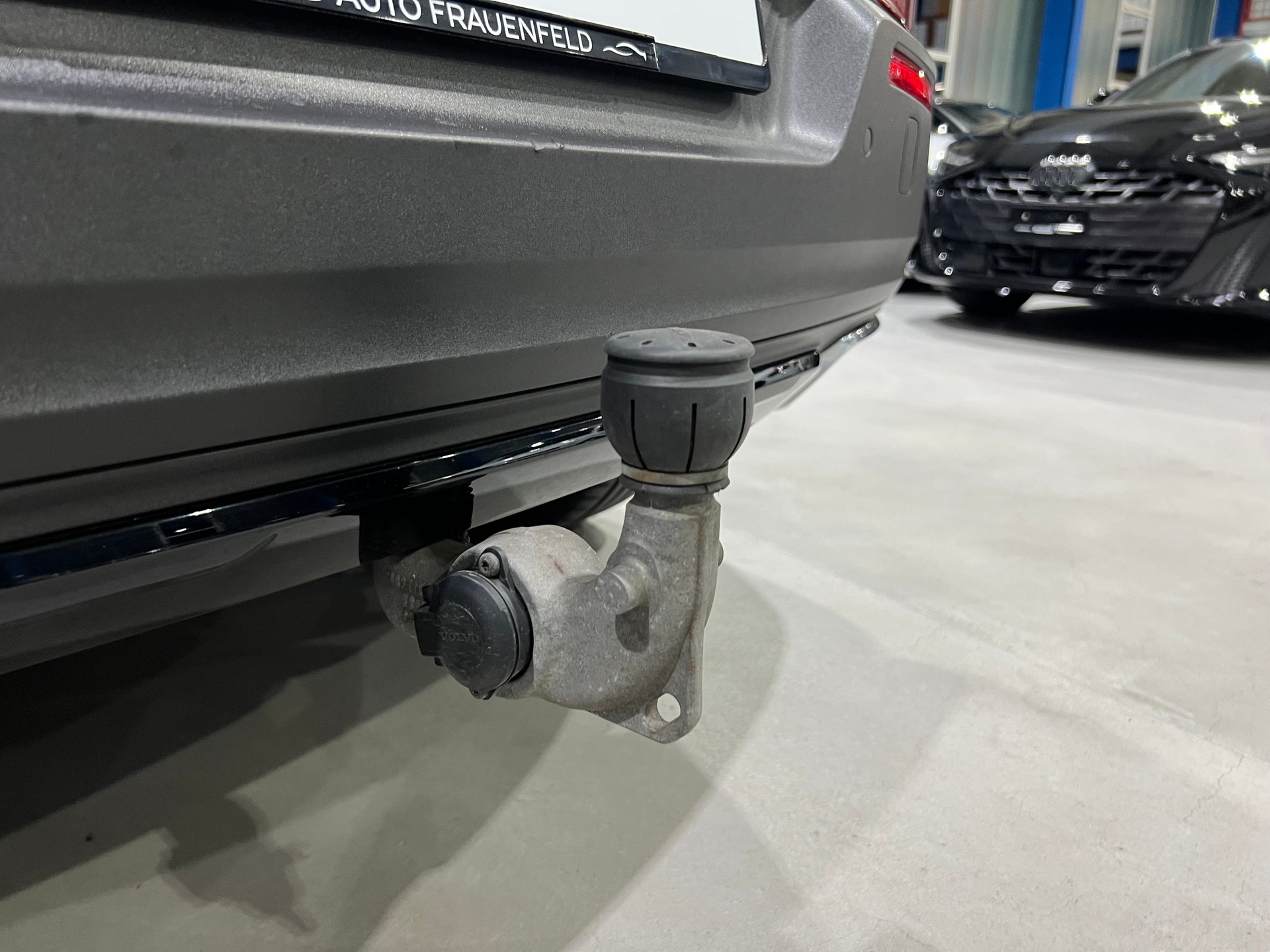 VOLVO XC40 D4 AWD R-Design Geartronic**Sthz,AHK,Panodach,360 Kamera,Frisch ab MFK**-image-6