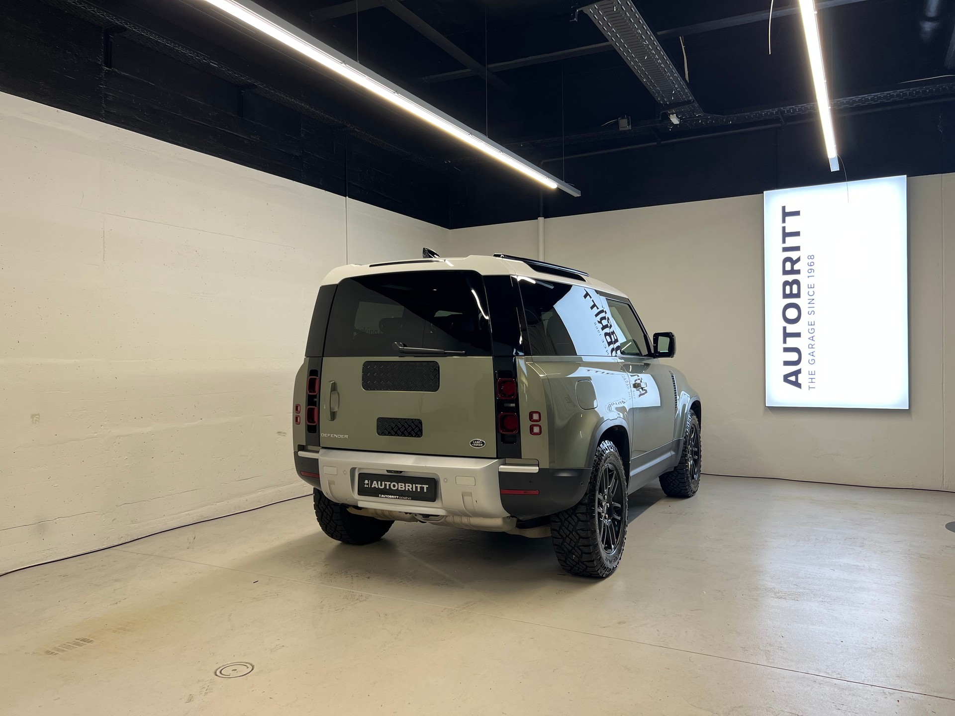 LAND ROVER Defender 90 3.0 D I6 250 SE-image-1