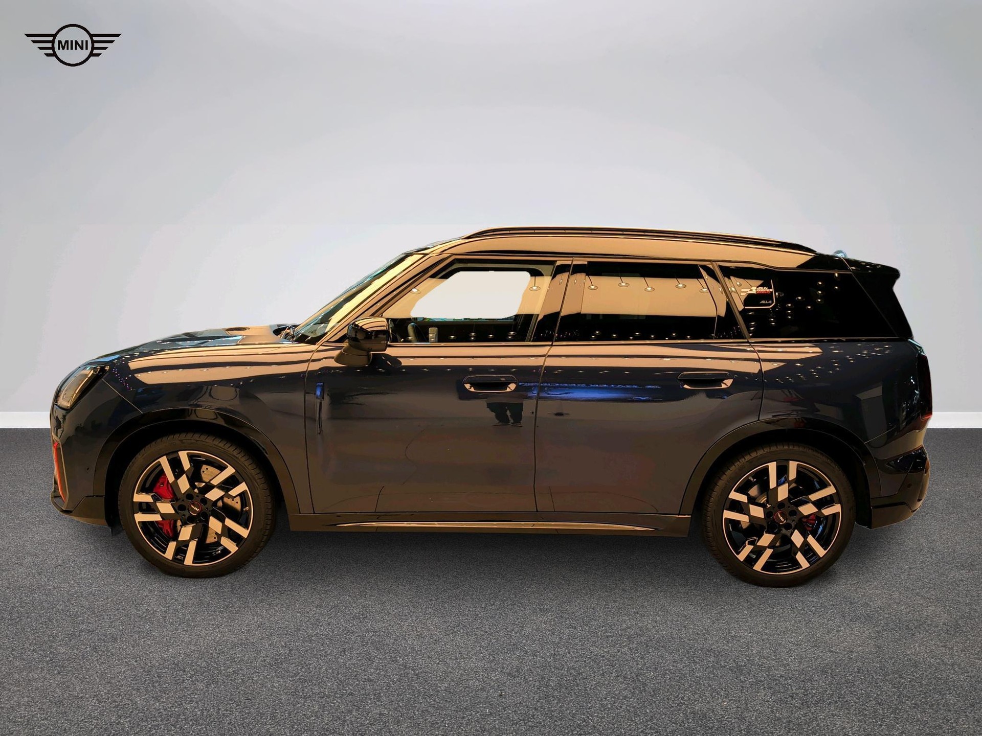 MINI John Cooper Works Countryman ALL4-image-2