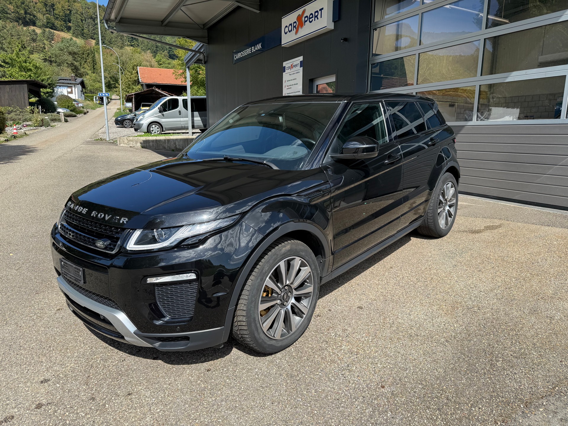 LAND ROVER Range Rover Evoque 2.0 SD4 HSE Dynamic AT9-image-2