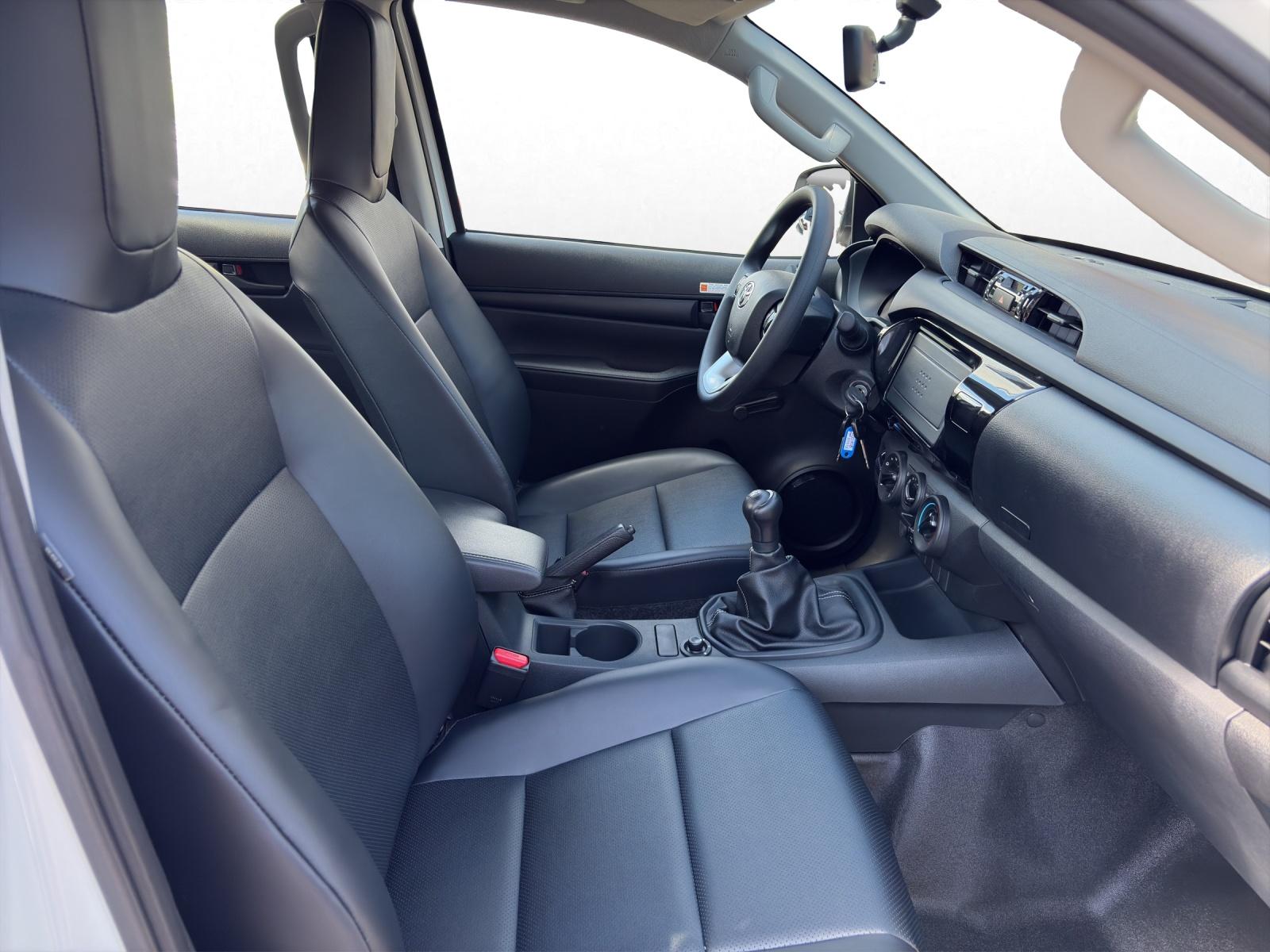 TOYOTA Hilux Double Cab.-Pick-up 2.4 D-4D 150 Comfort-image-15