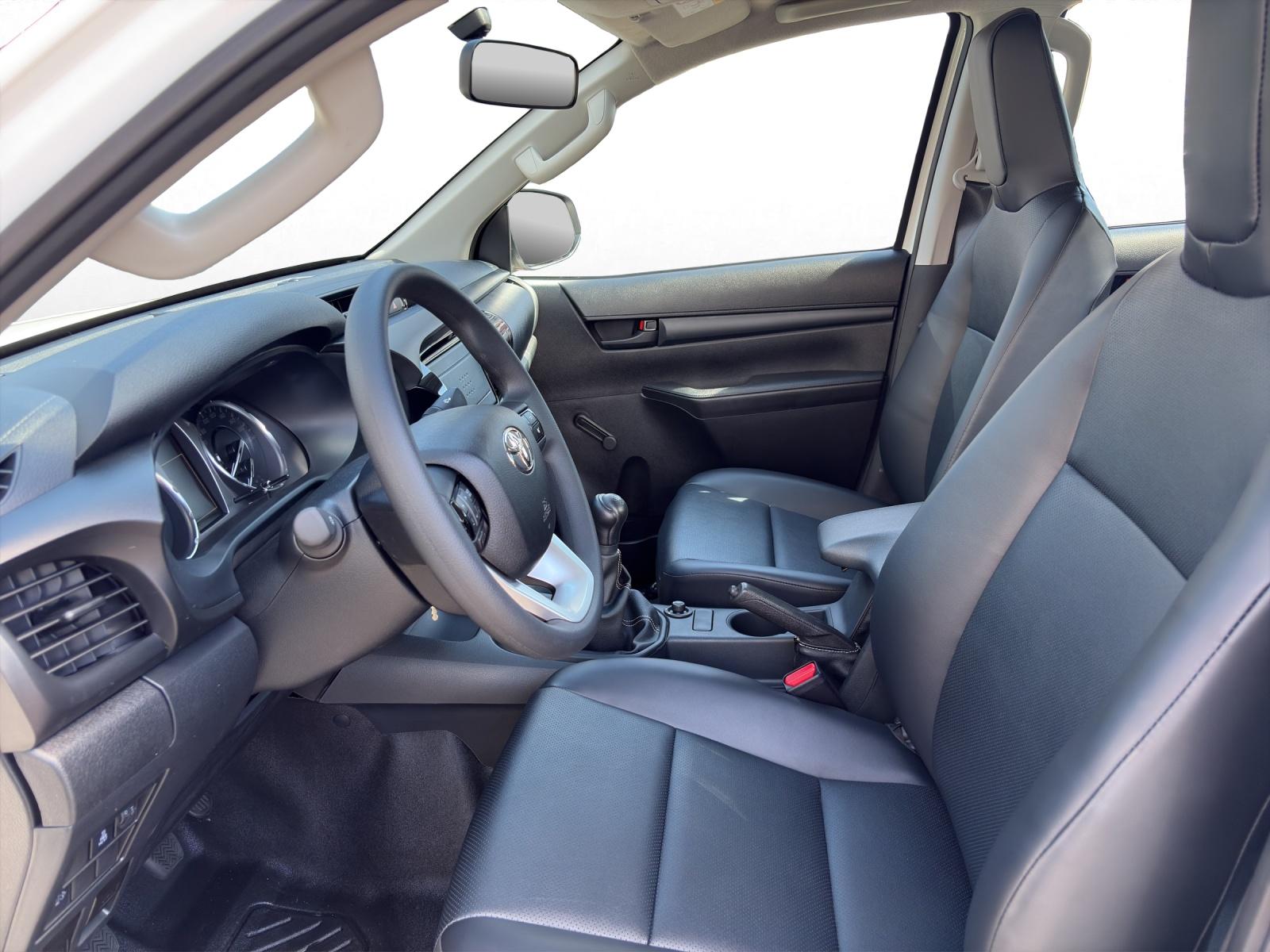 TOYOTA Hilux Double Cab.-Pick-up 2.4 D-4D 150 Comfort-image-9