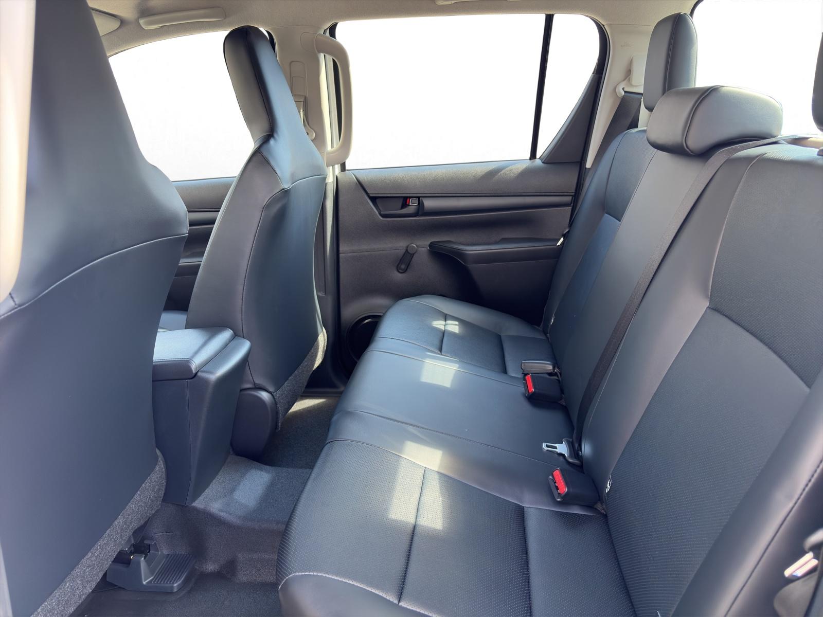 TOYOTA Hilux Double Cab.-Pick-up 2.4 D-4D 150 Comfort-image-13