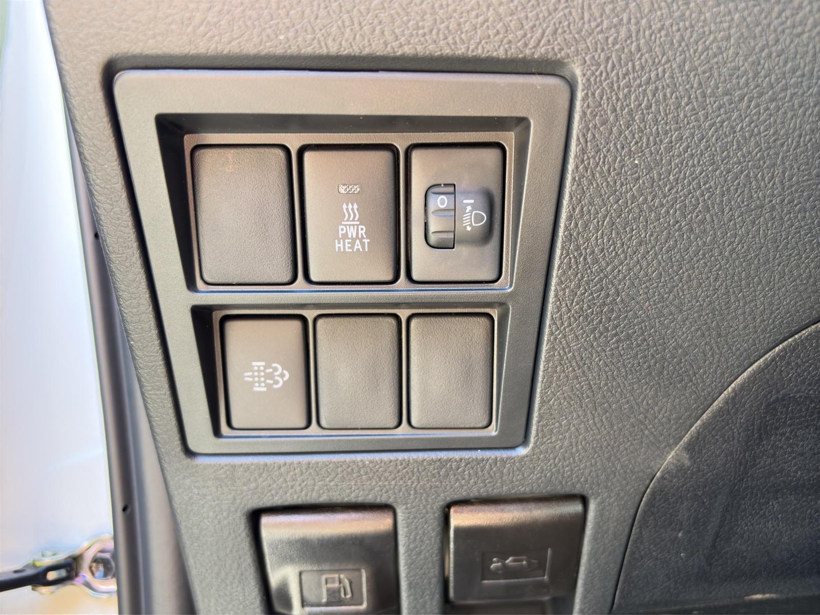 TOYOTA Hilux Double Cab.-Pick-up 2.4 D-4D 150 Comfort-image-17