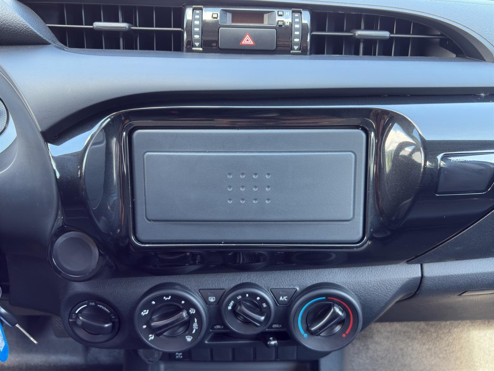 TOYOTA Hilux Double Cab.-Pick-up 2.4 D-4D 150 Comfort-image-11