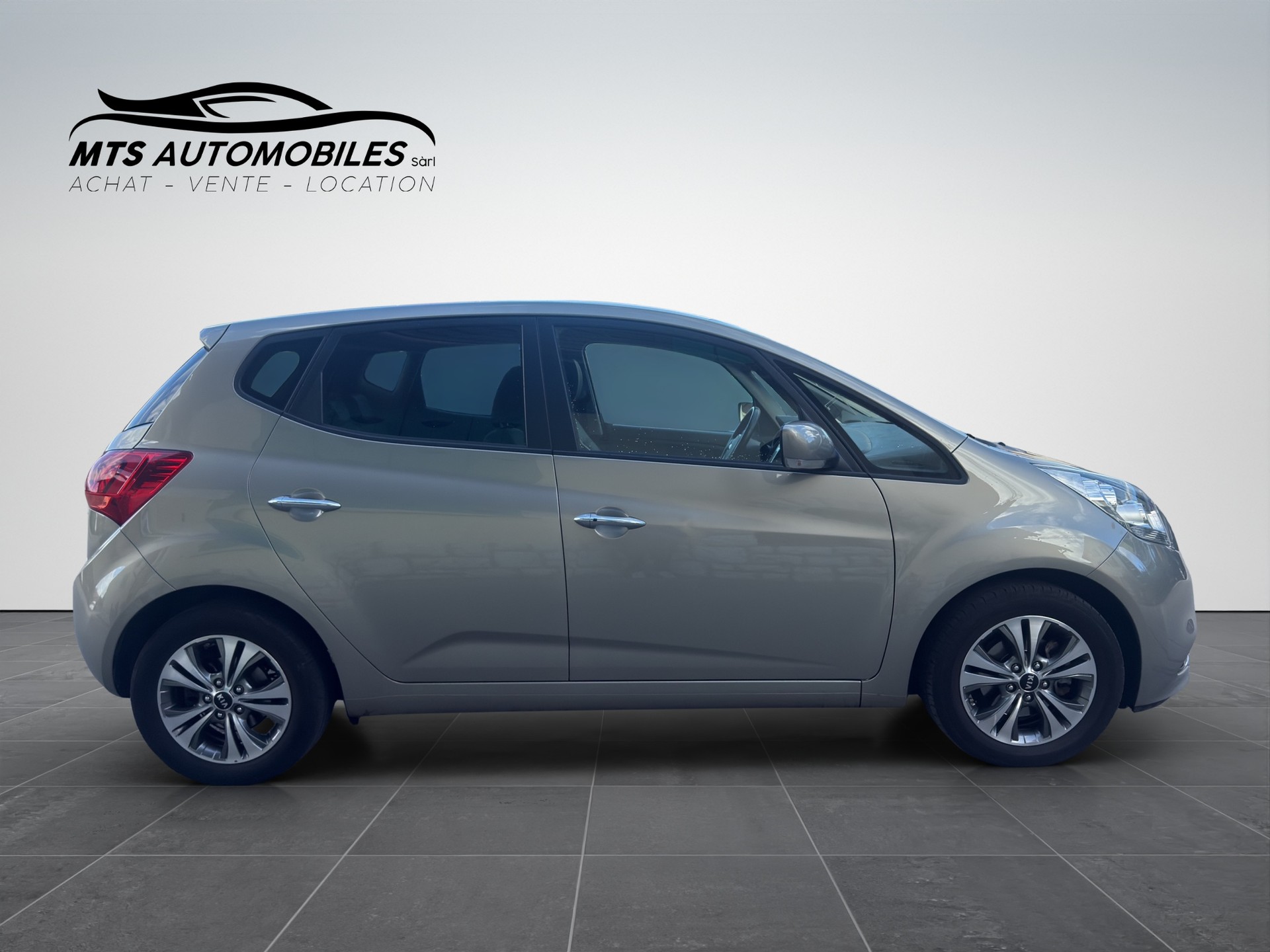 KIA Venga 1.6 CVVT Swiss Champion Automatic-image-6
