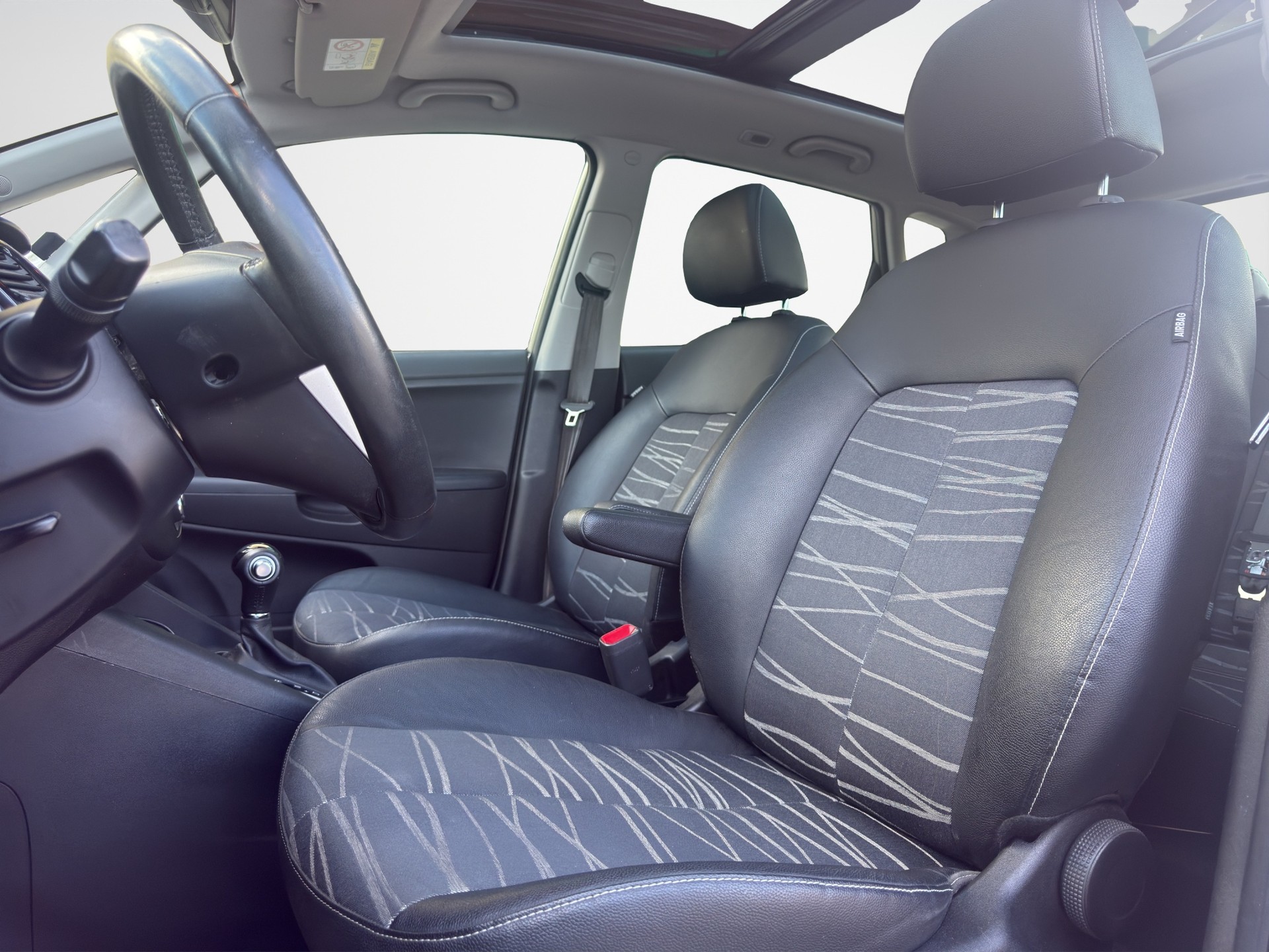 KIA Venga 1.6 CVVT Swiss Champion Automatic-image-8