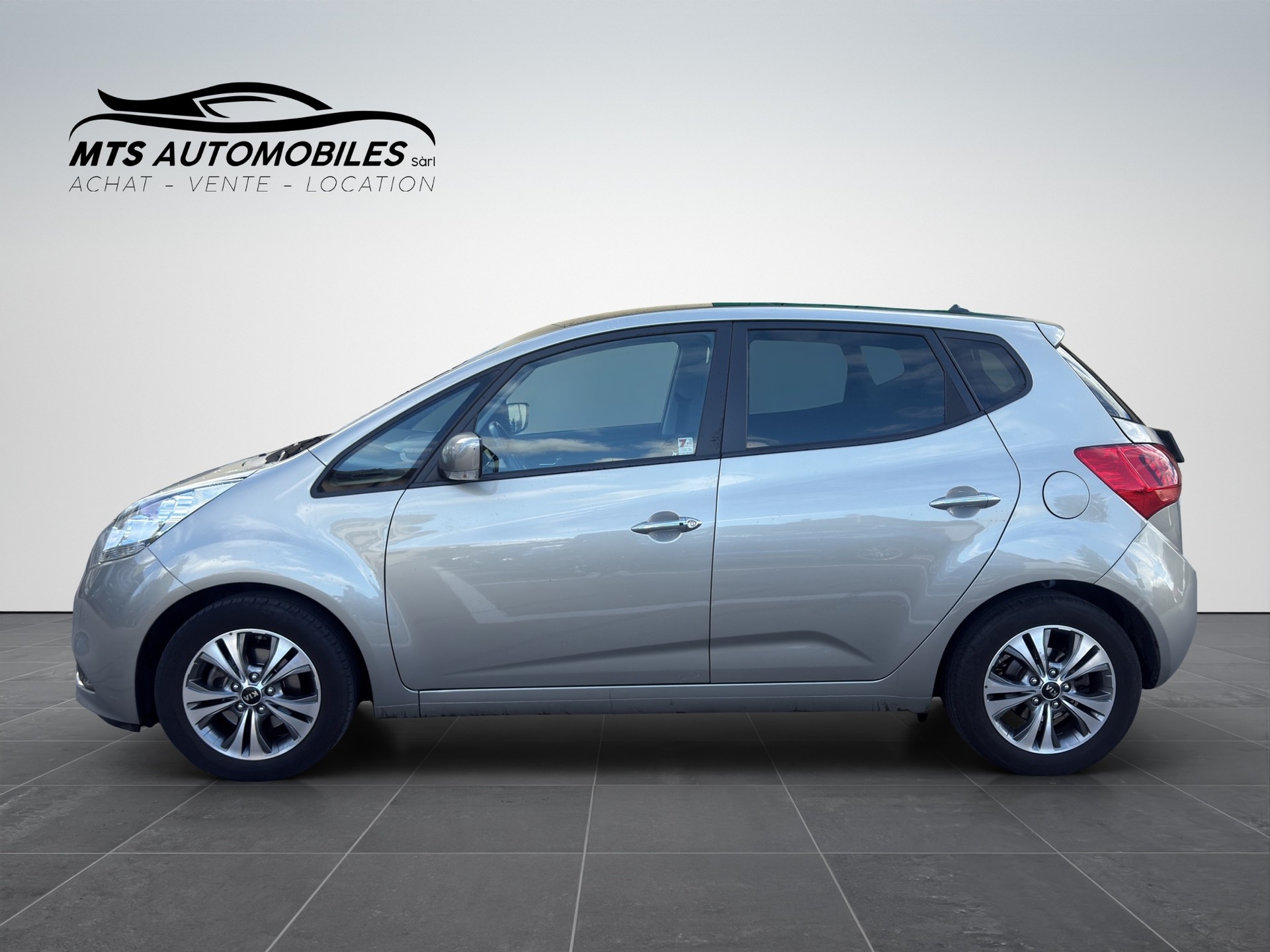 KIA Venga 1.6 CVVT Swiss Champion Automatic-image-2