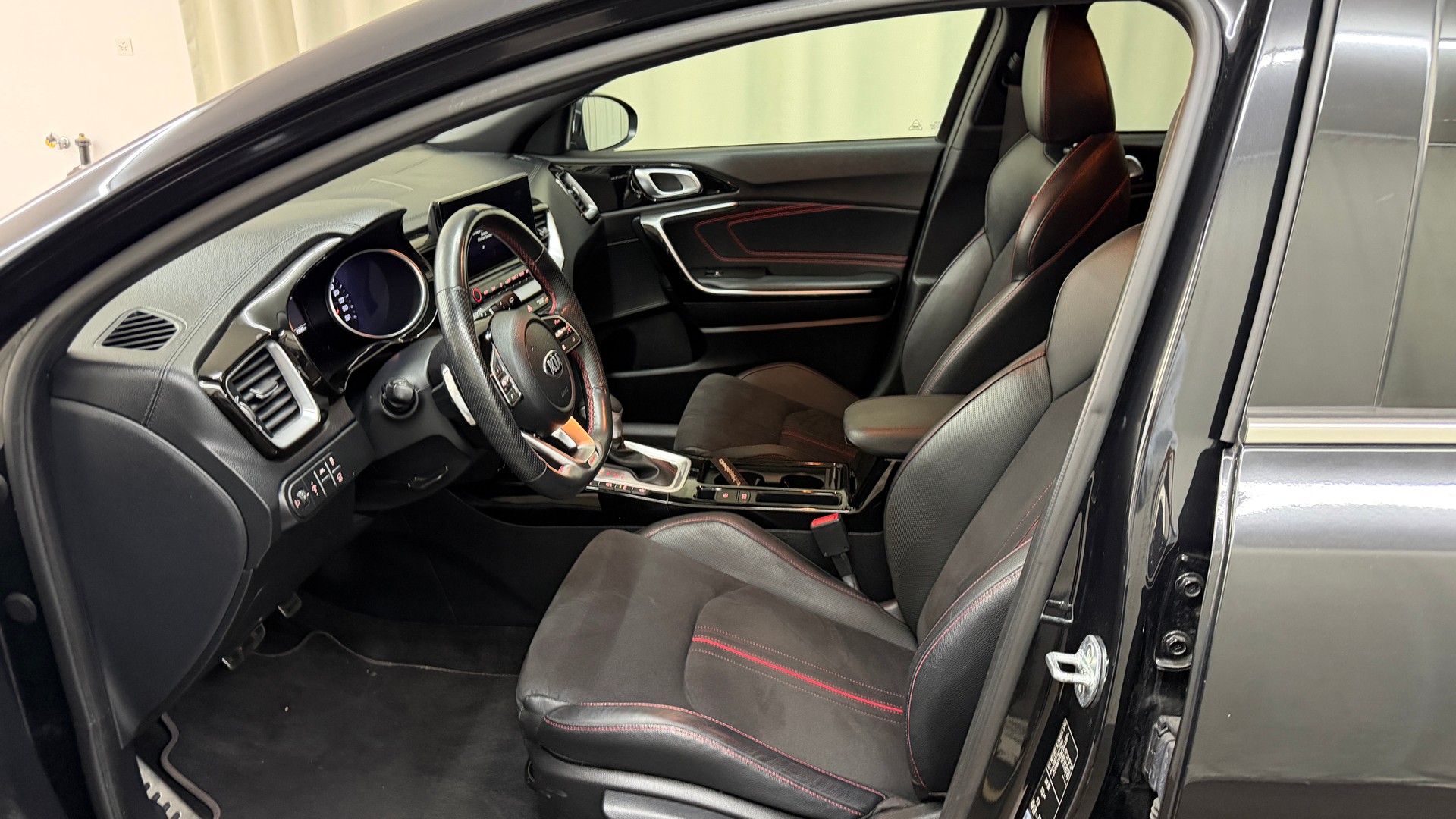 KIA ProCeed 1.6 T-GDi GT DCT-image-6