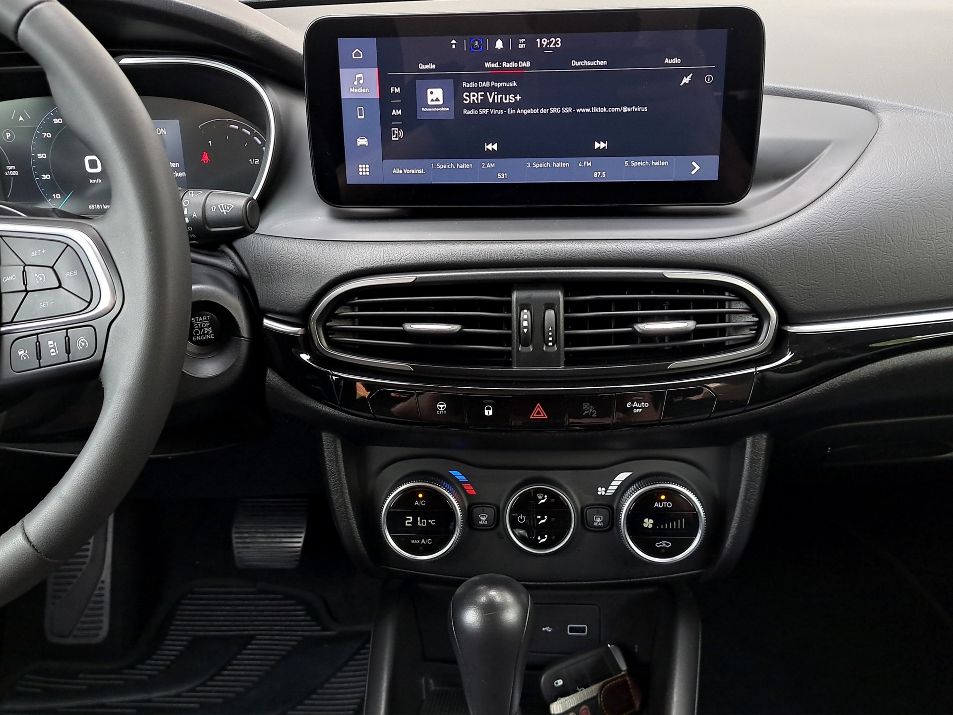 FIAT Tipo 1.5 Cross *Uconnect*-image-10