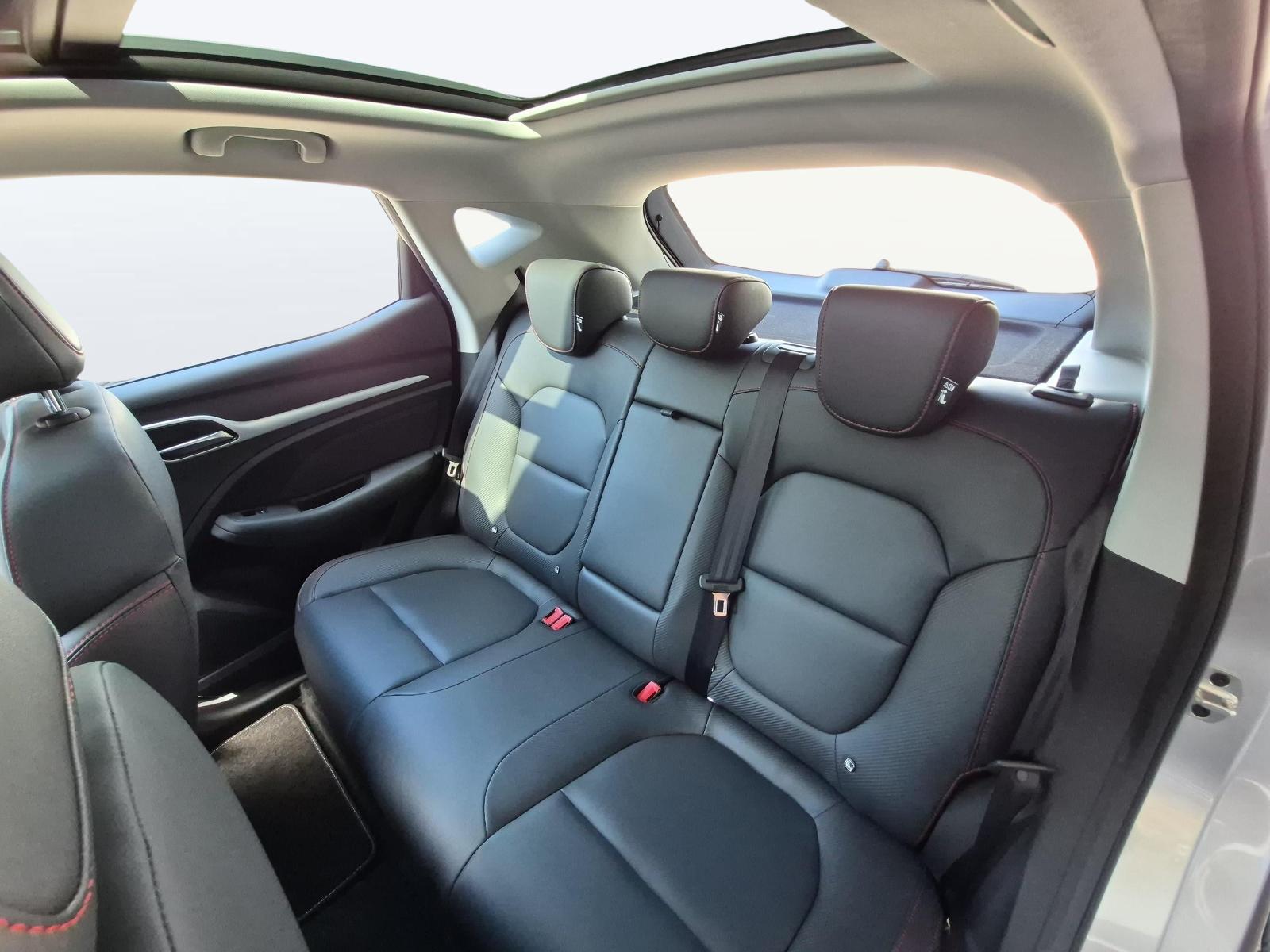 MG ZS EV 70 kWh Luxury-image-10
