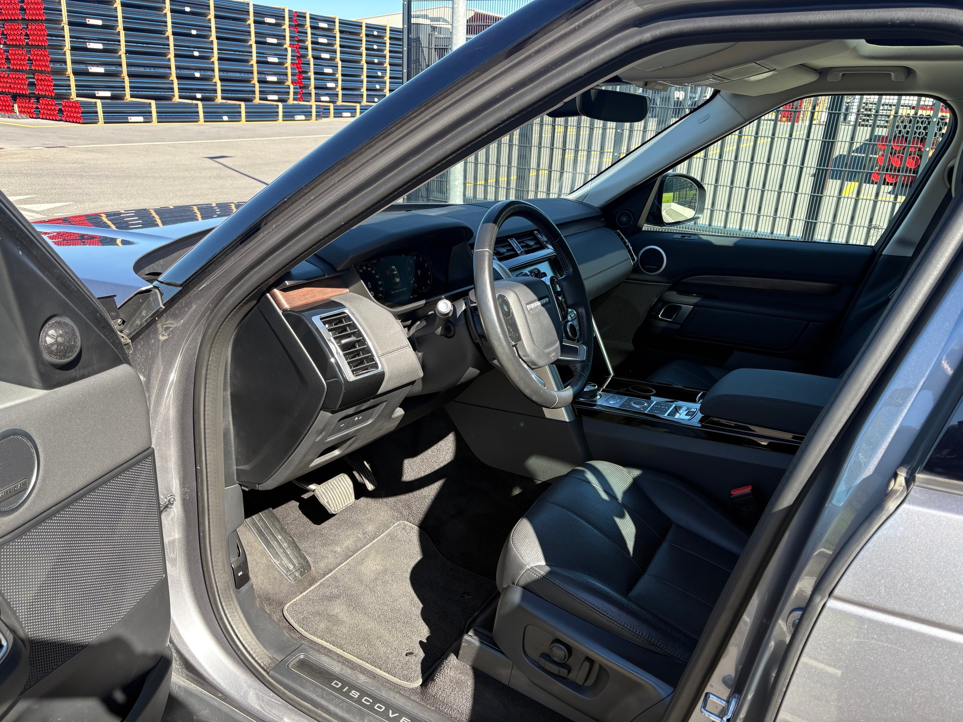 LAND ROVER Discovery 2.0 Si4 HSE Luxury Automatic-image-8