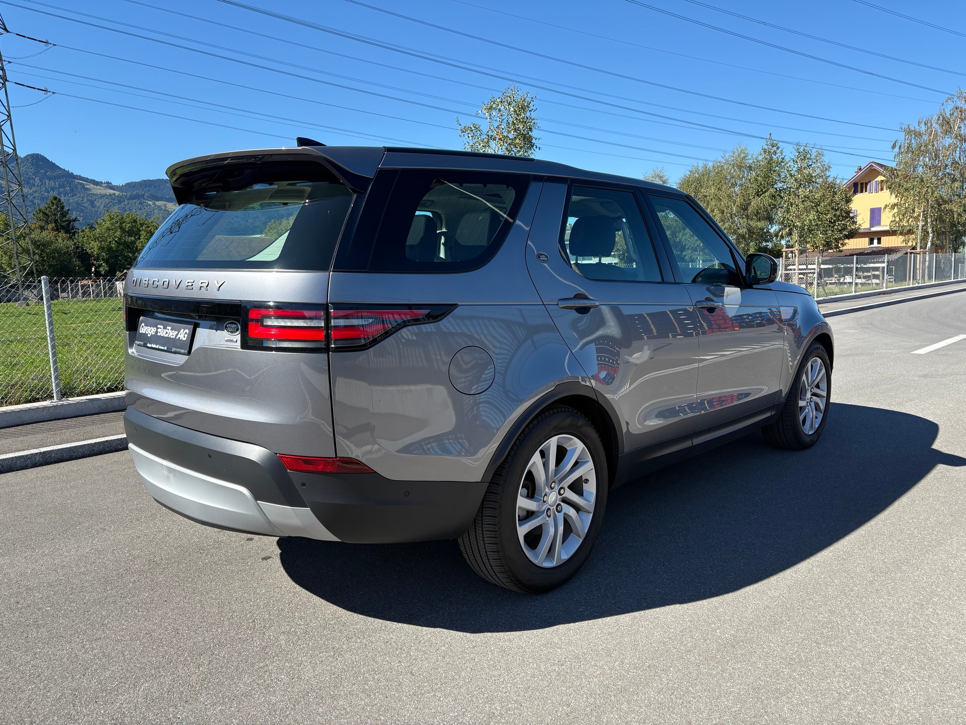 LAND ROVER Discovery 2.0 Si4 HSE Luxury Automatic-image-2