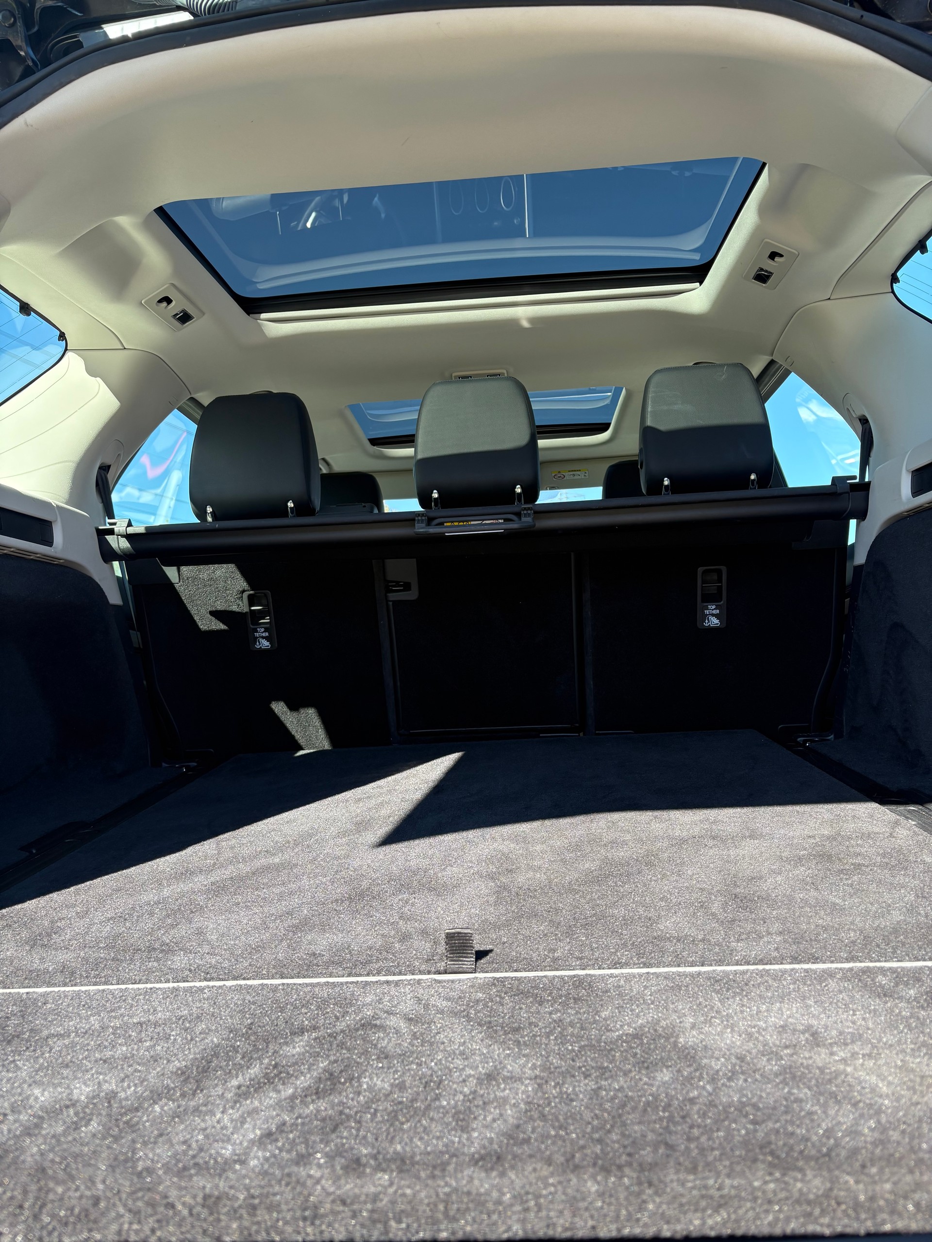 LAND ROVER Discovery 2.0 Si4 HSE Luxury Automatic-image-12