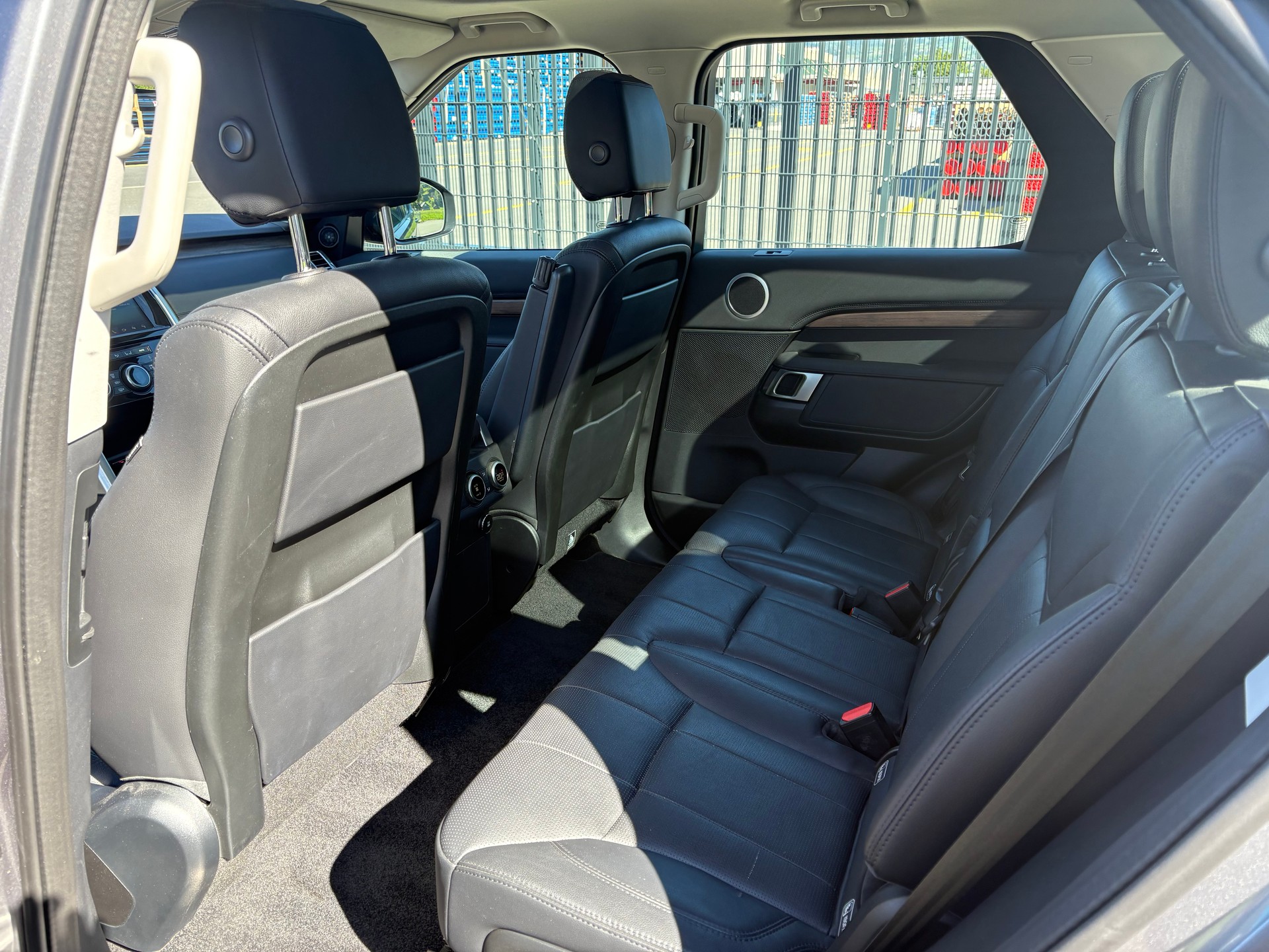 LAND ROVER Discovery 2.0 Si4 HSE Luxury Automatic-image-9